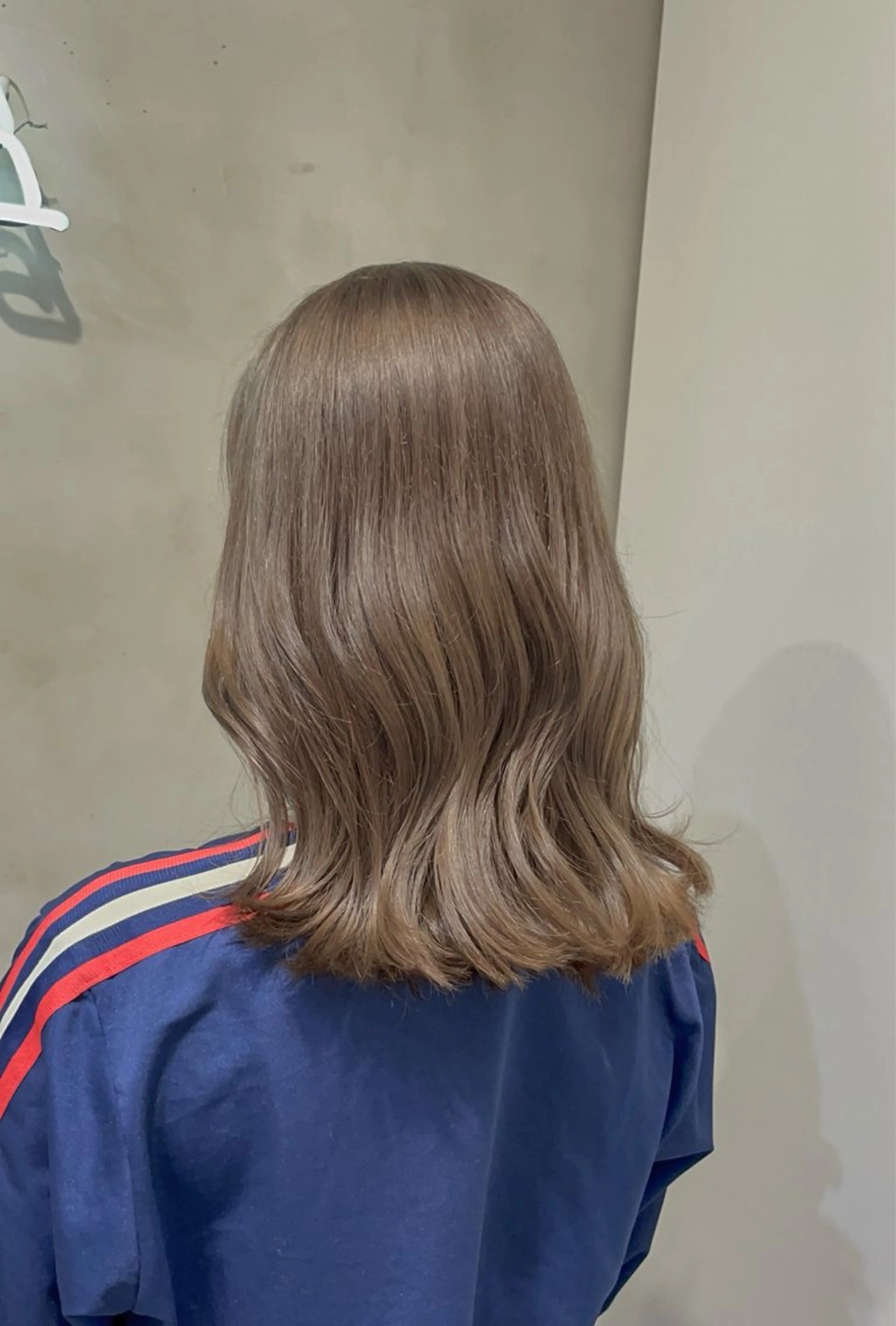 ミディアム カラー カット ヘアカラー トリートメント ヘアセット 似合わせベージュ 🍯ayumi🍯のヘアスタイル