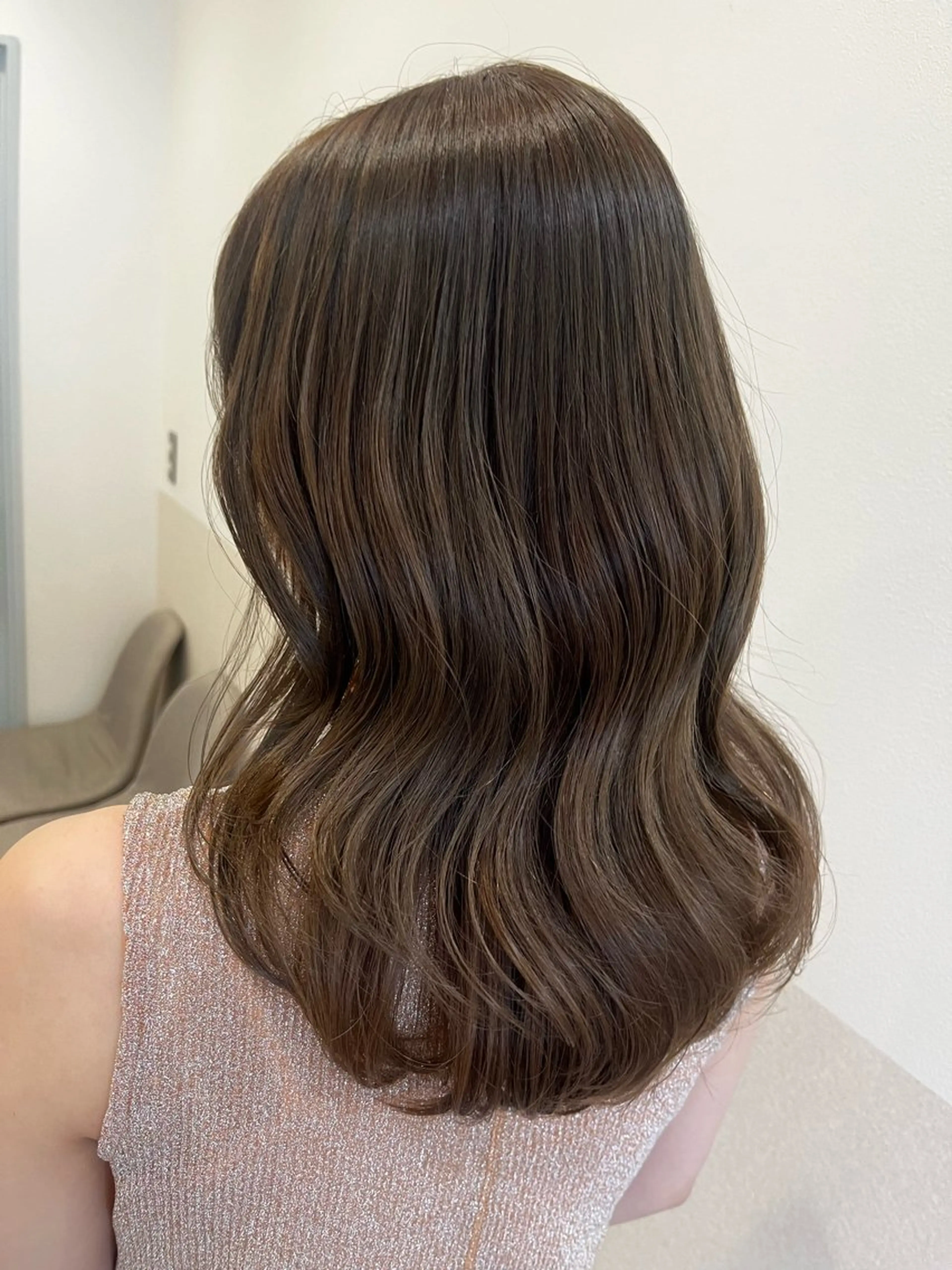 セミロング カラー グレージュ レイヤーカット 小松崎 紅見子のヘアスタイル