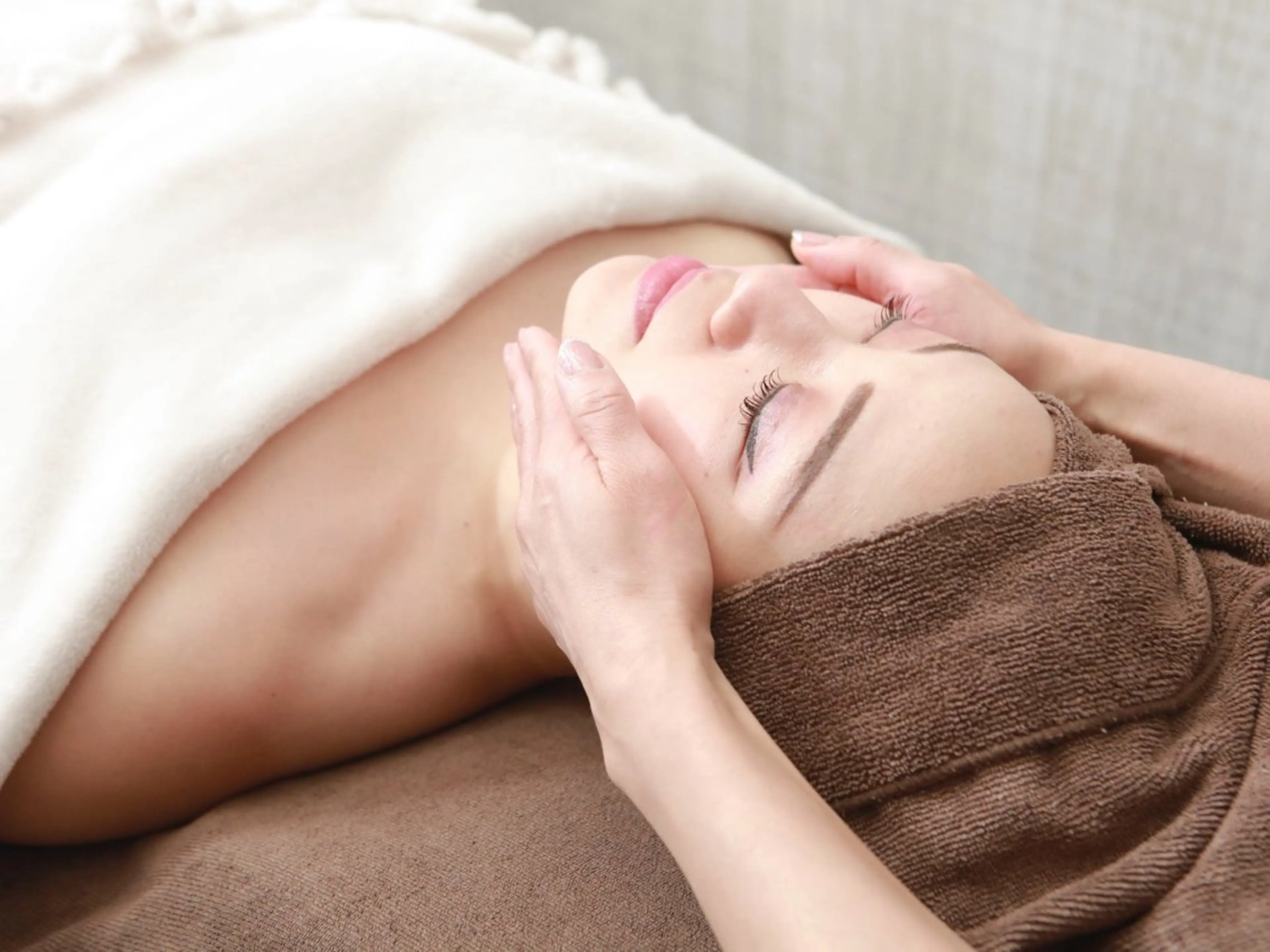 【大好評！】劇的小顔コルギ（上半身、ツヤ肌石膏パック付き）＋ハイパー美顔 メンズにもオススメ♪の写真