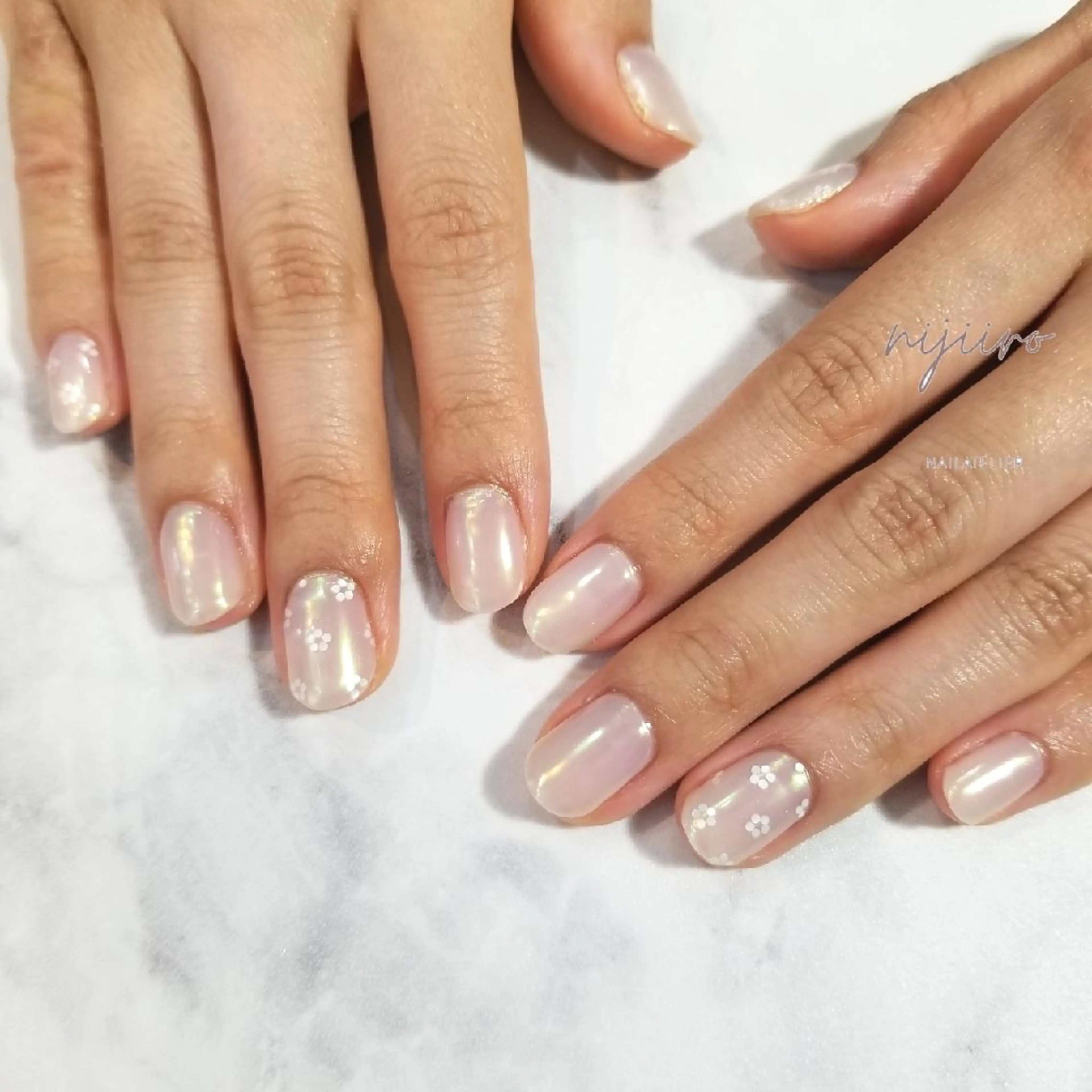 ネイル オーロラネイル ハンドネイル nijiiro🌈 サトウのネイルデザイン