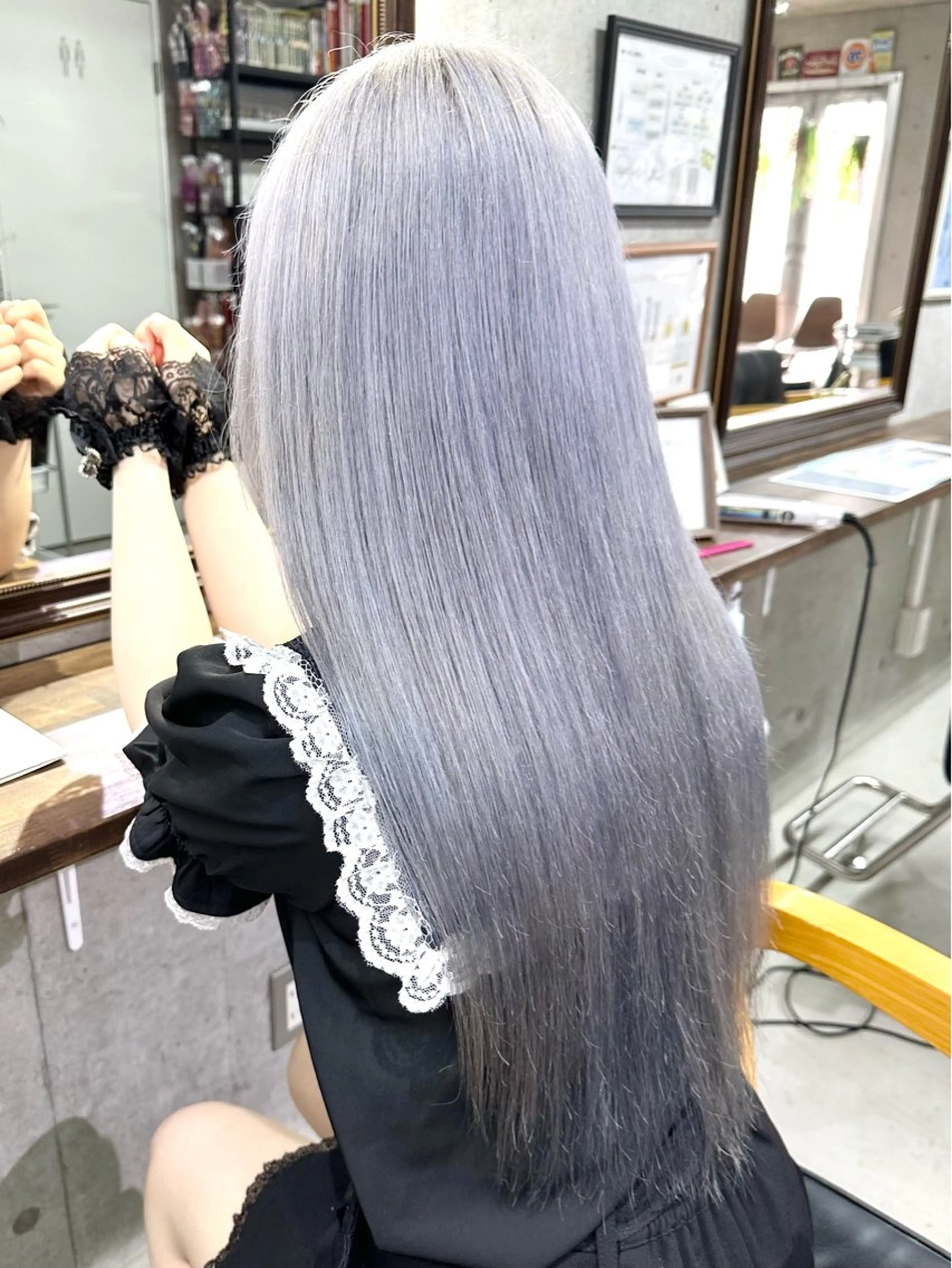 ロング カラー シルバー ヘアカラー 名古屋のピンク好き かずくん🦩のヘアスタイル