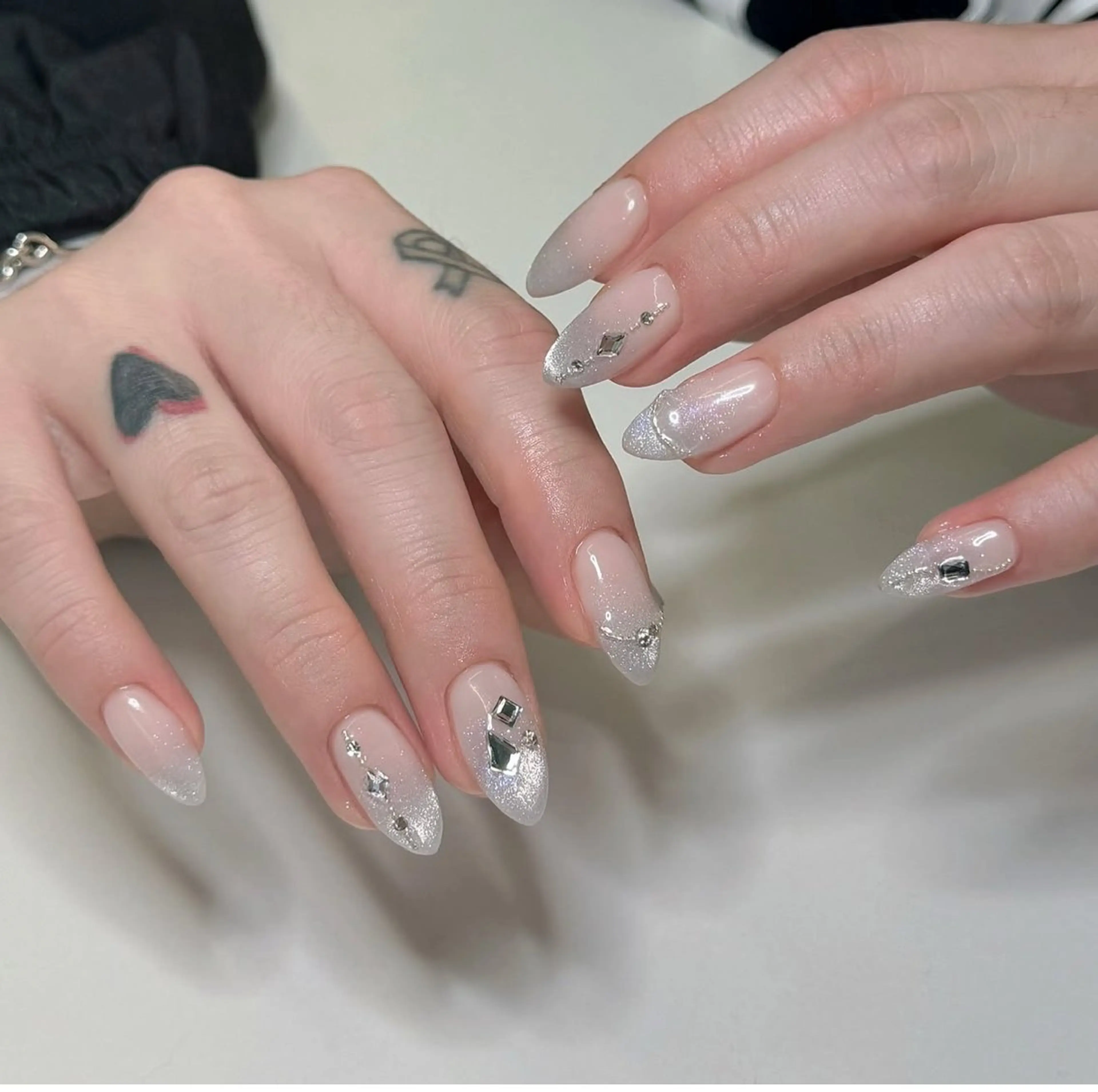 ネイル アニマル柄 オーロラネイル チークネイル フラッシュネイル ジェルネイル ハンドネイル Tira Nailのネイルデザイン