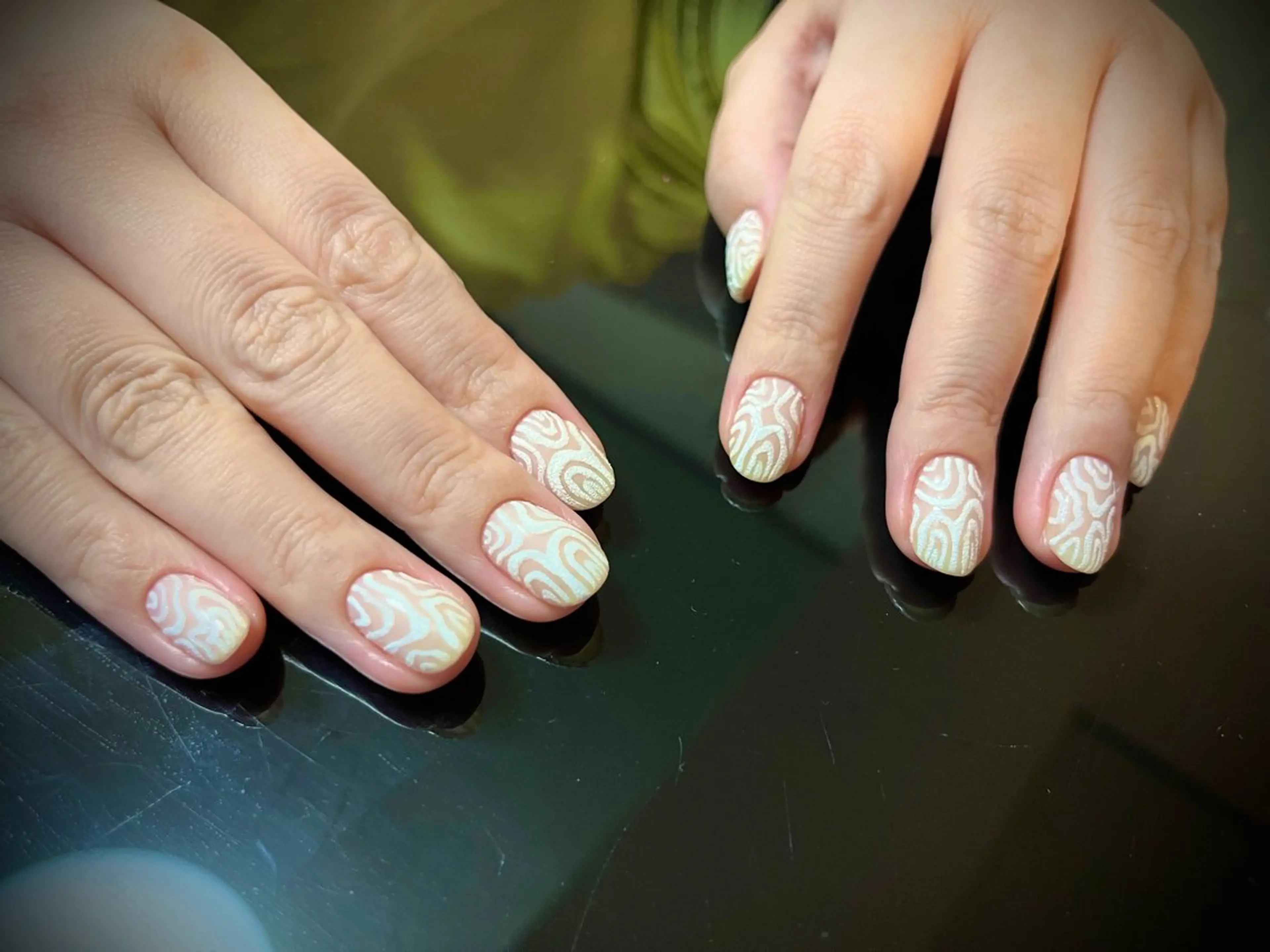 ネイル ジェルネイル ホワイト ハンドネイル himitsu kichiのネイルデザイン