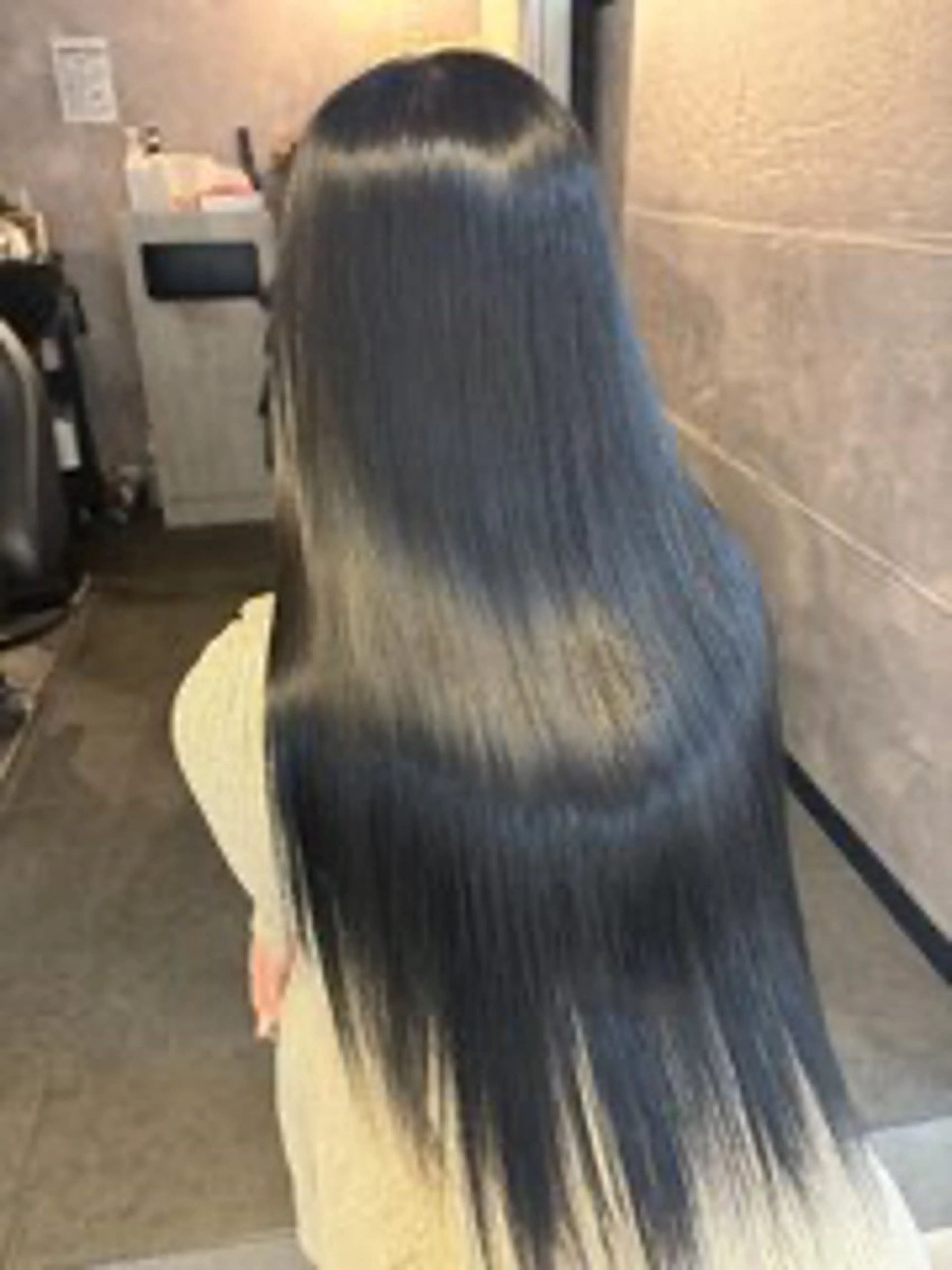 ロング 縮毛矯正 elu あやね 💜🫧カラーモデルのヘアスタイル