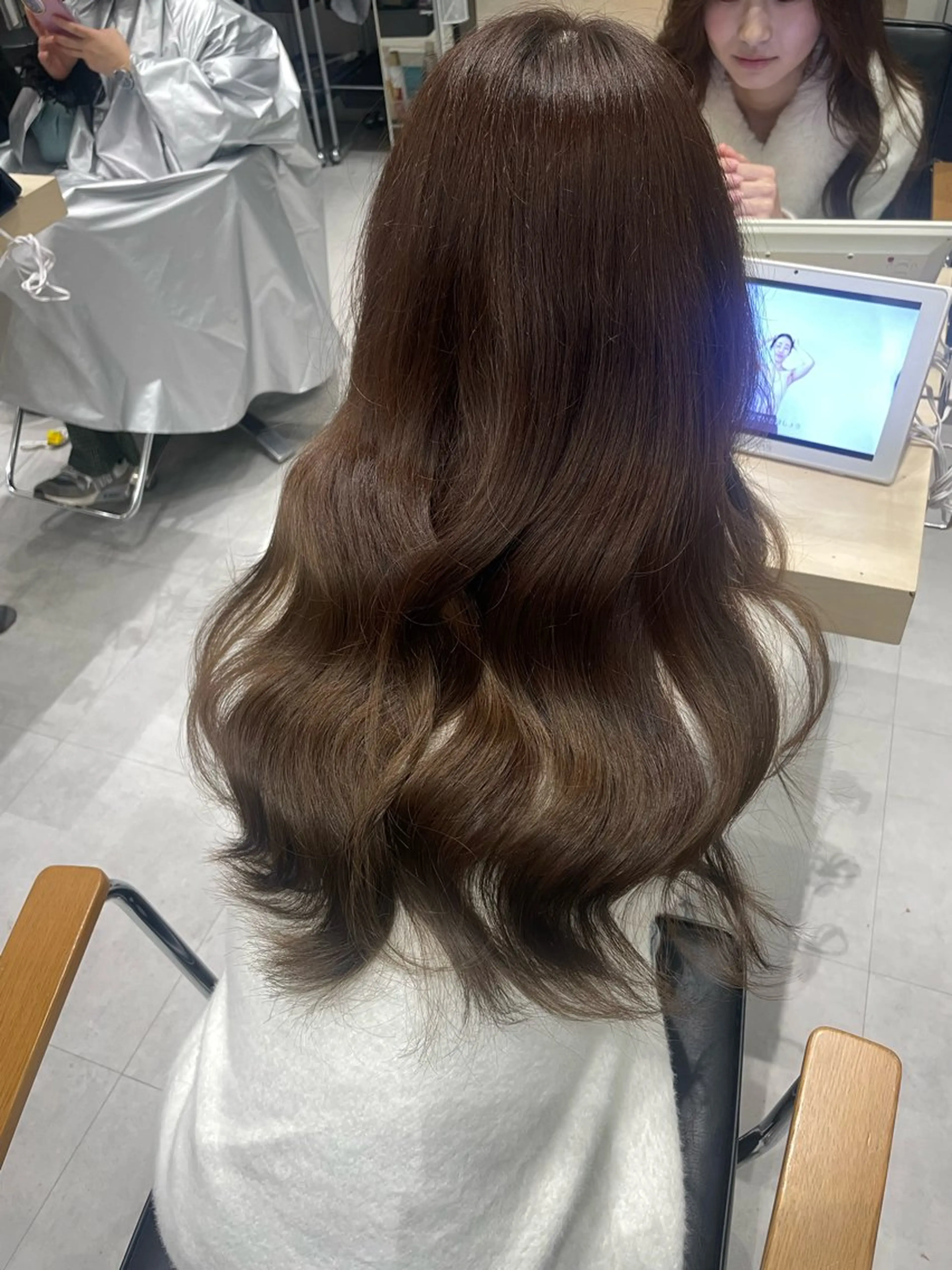 ロング カラー SOYON栄所属・井上 なぎとのヘアスタイル