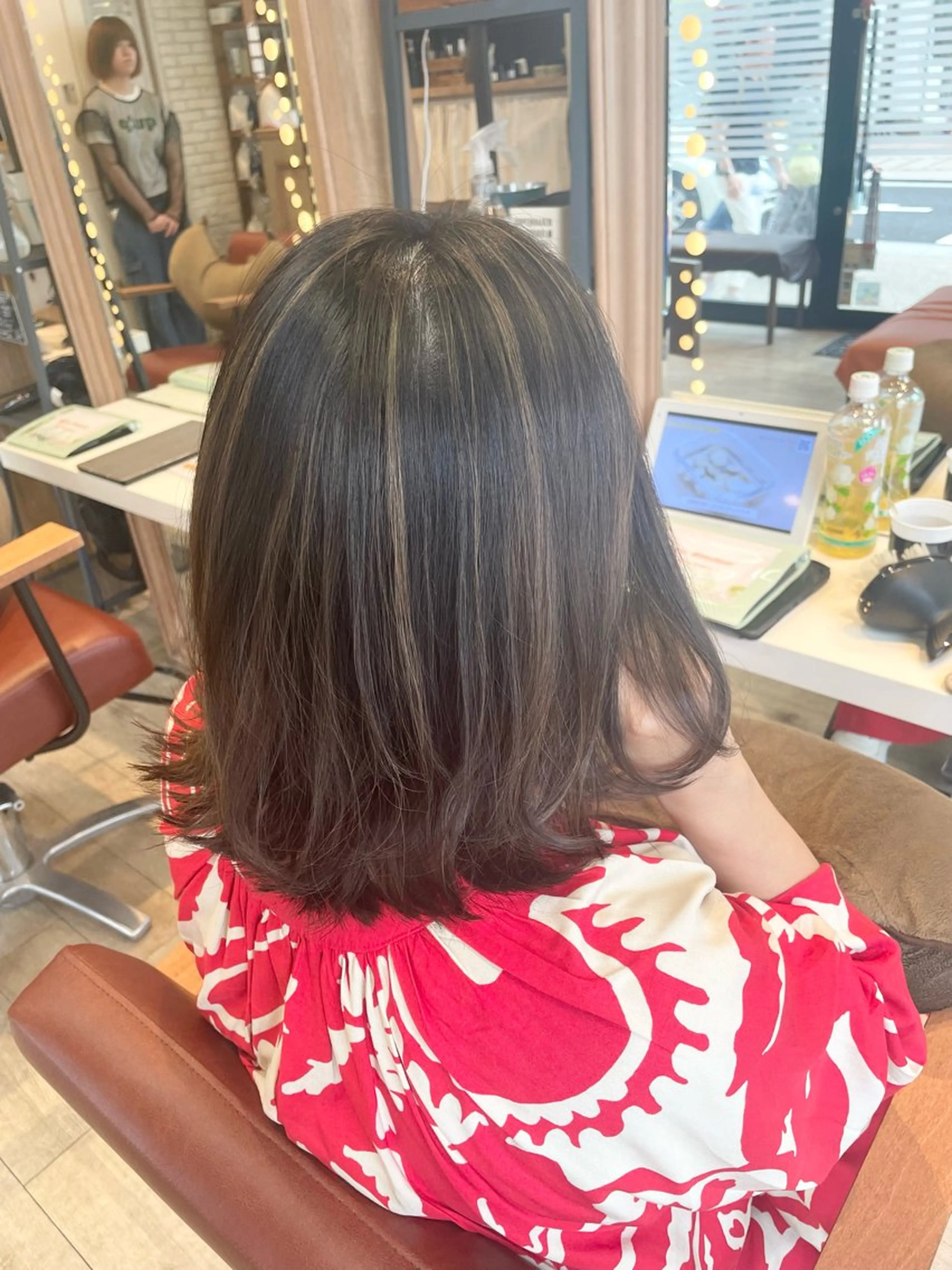 ミディアム カラー ハイライトカラー ハイライト レイヤーカット ヘアカラー トリートメント ✨横須賀髪質改善✨️ 加藤 百音のヘアスタイル