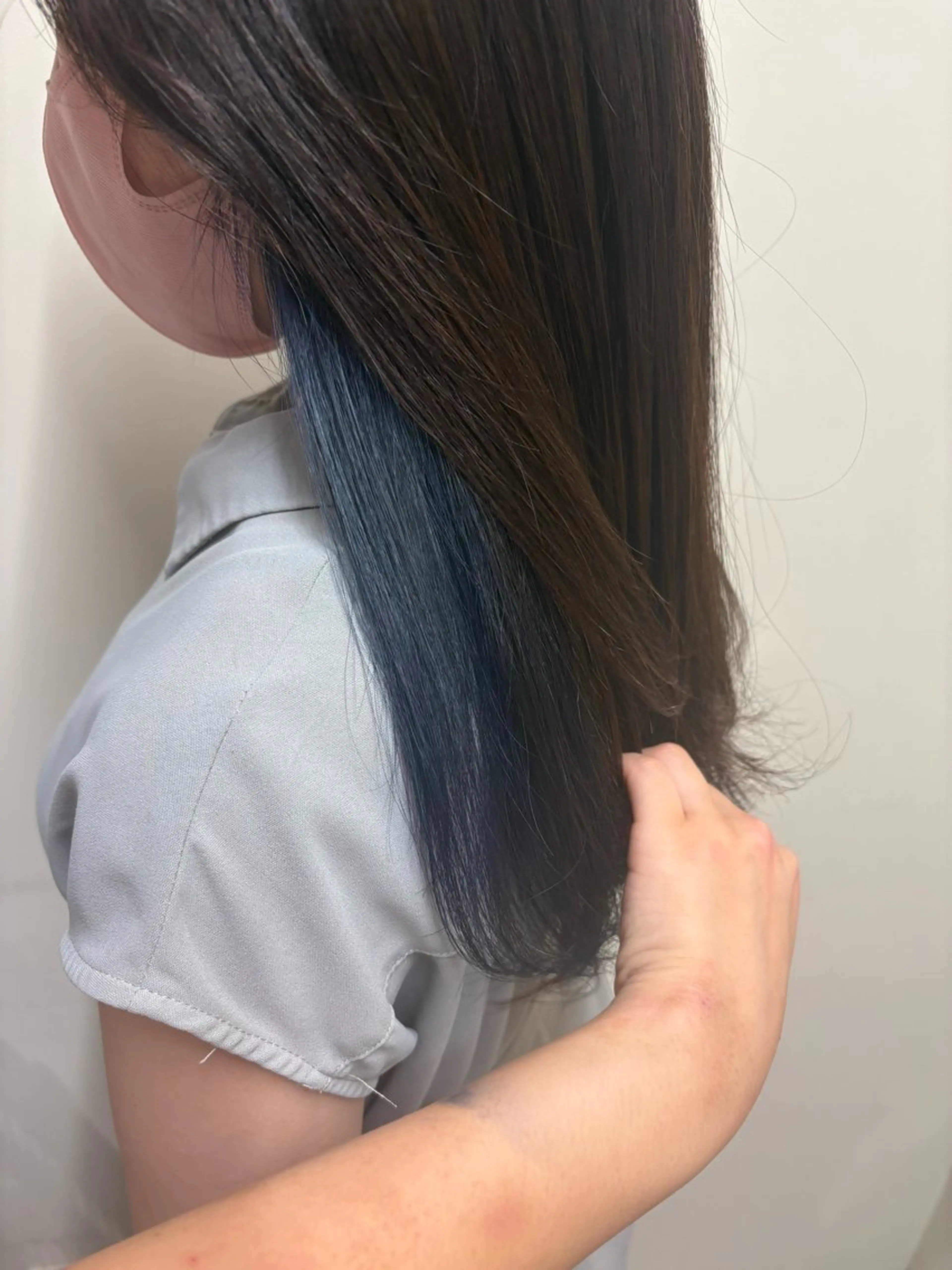 カラー ミディアムレイヤー/ 艶カラーNorikaのヘアスタイル