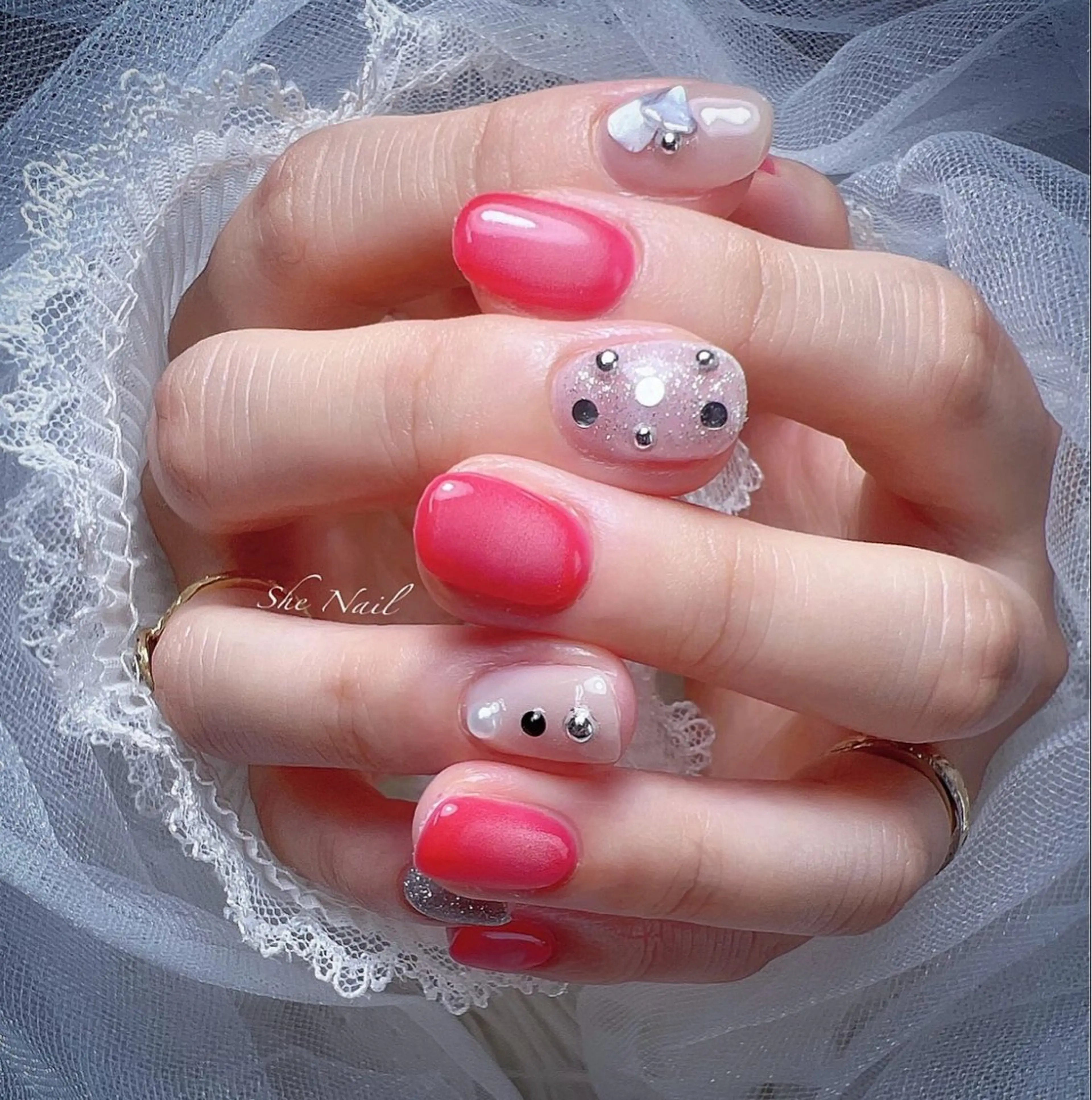 ネイル チークネイル ドット 長さ出し フラッシュネイル マグネットネイル ハンドネイル She   Nail所属・ISA_ BELLAのネイルデザイン