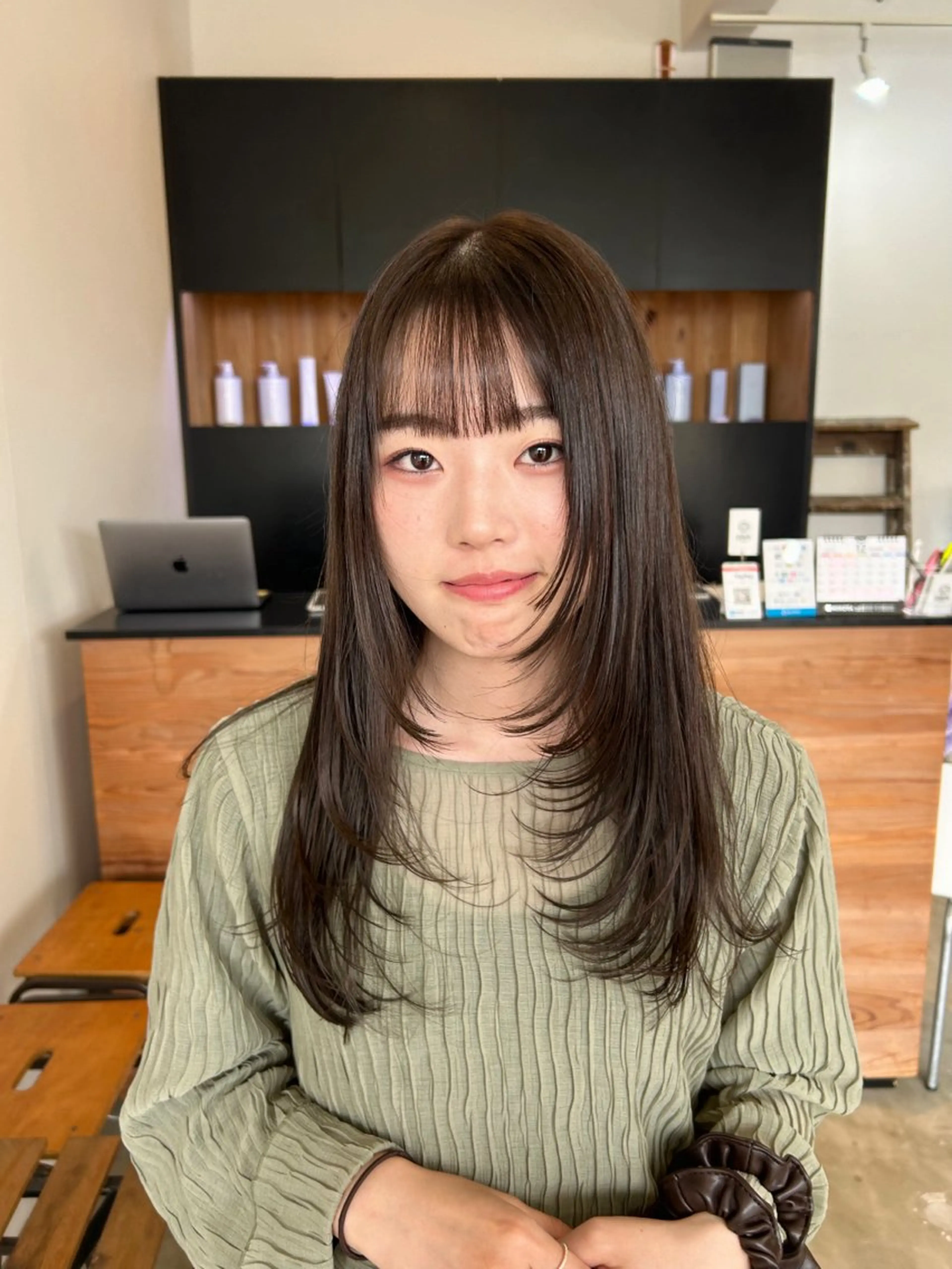 ロング カラー レイヤーカット カット plus HAIR いずみのヘアスタイル