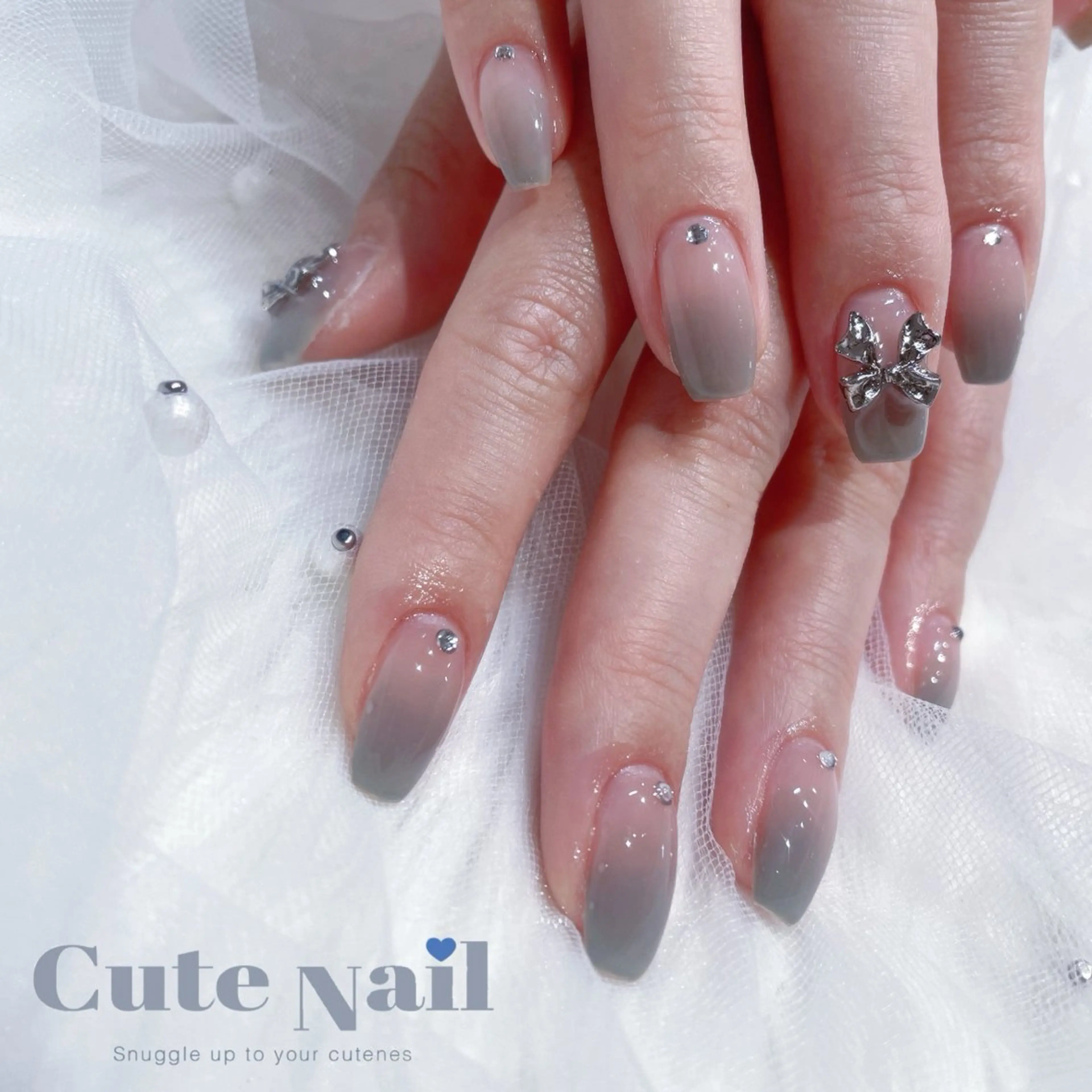 ネイル GO TODAY SHAiRE SALON原宿 Liber所属・️🫧もこ 艶感ネイル🫧のネイルデザイン