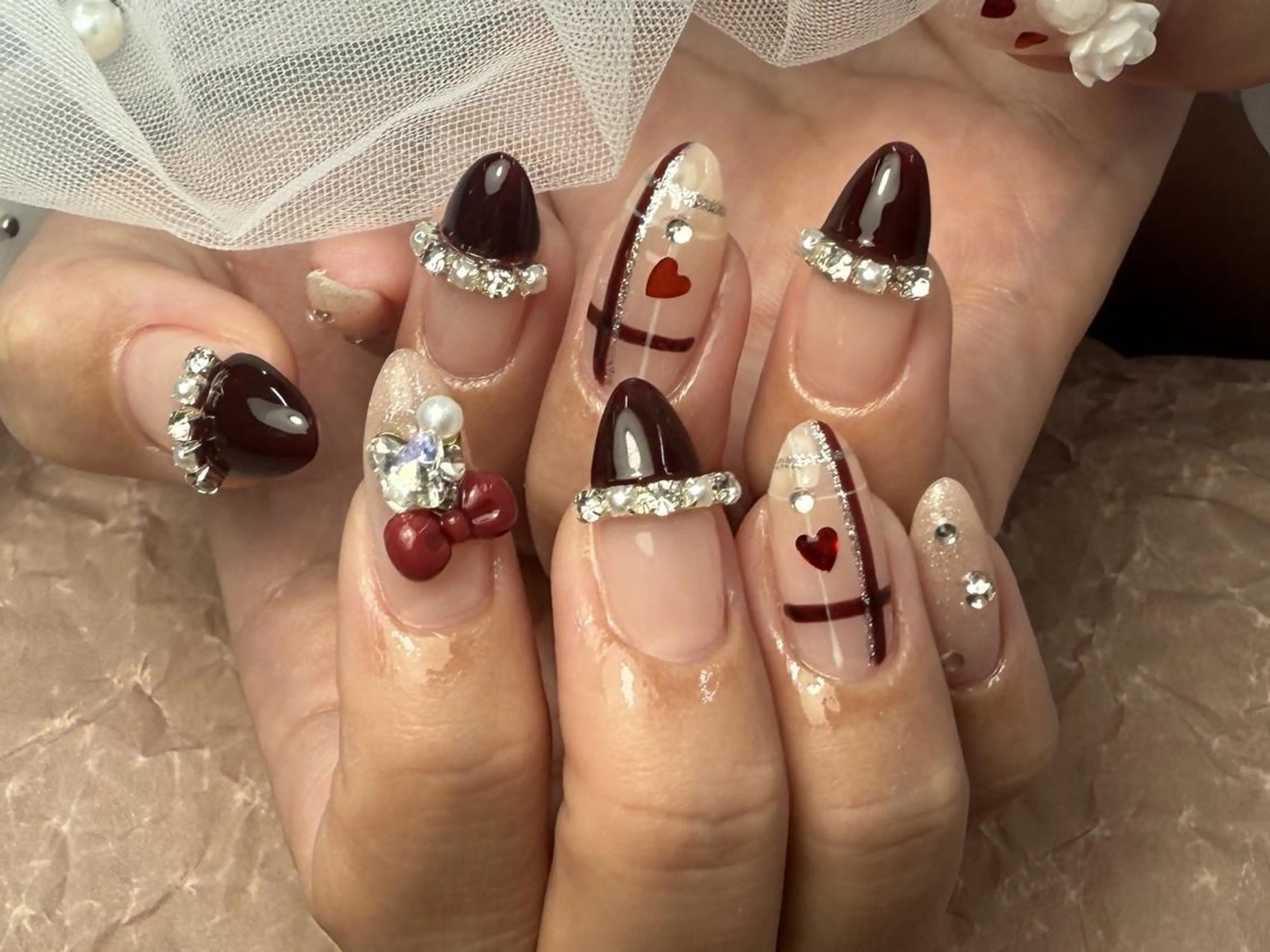 ネイル ハート 赤色 ストーンネイル ハンドネイル ToliyDeliy Nail Salonのネイルデザイン
