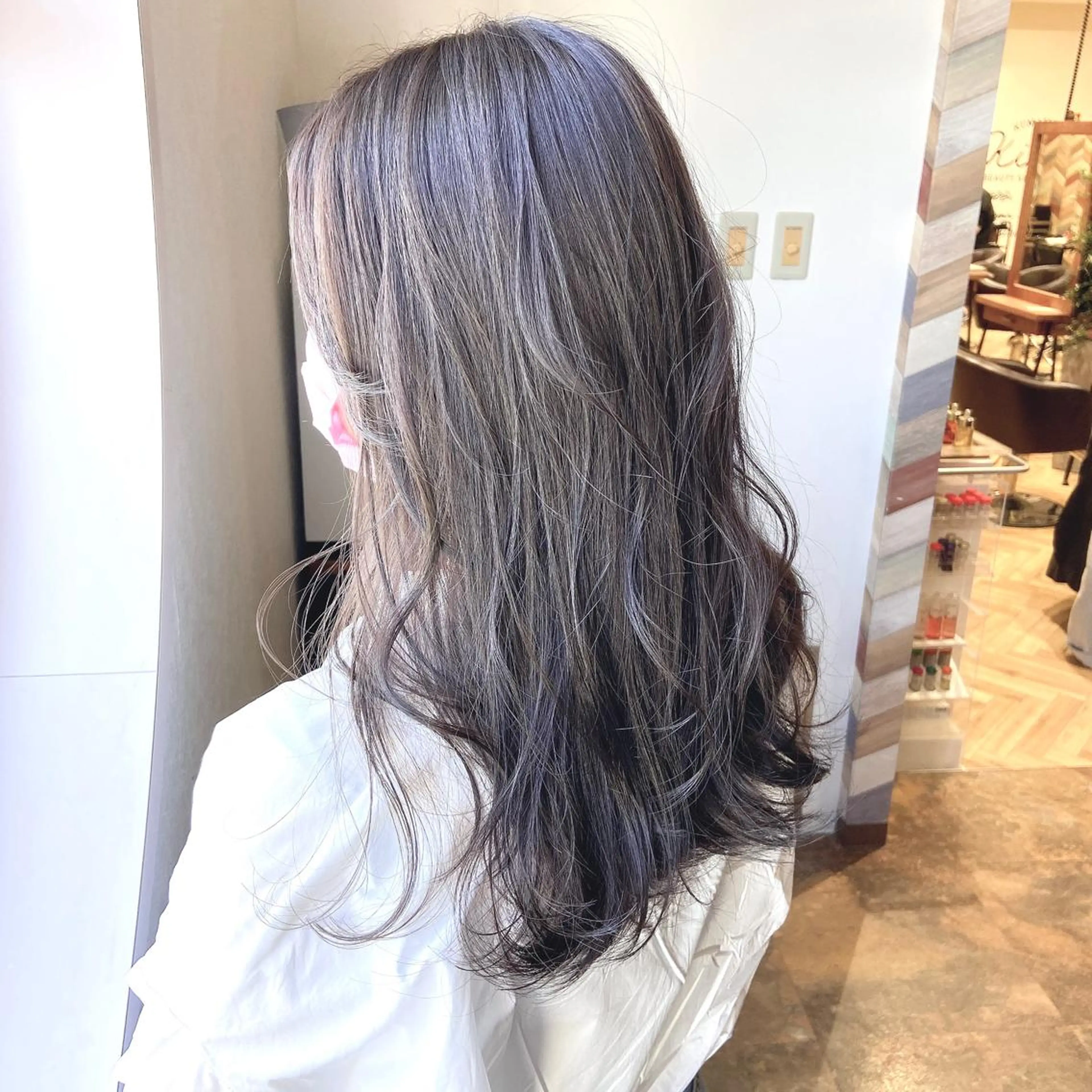 セミロング NAKAHARA TSUKUSHIのヘアスタイル