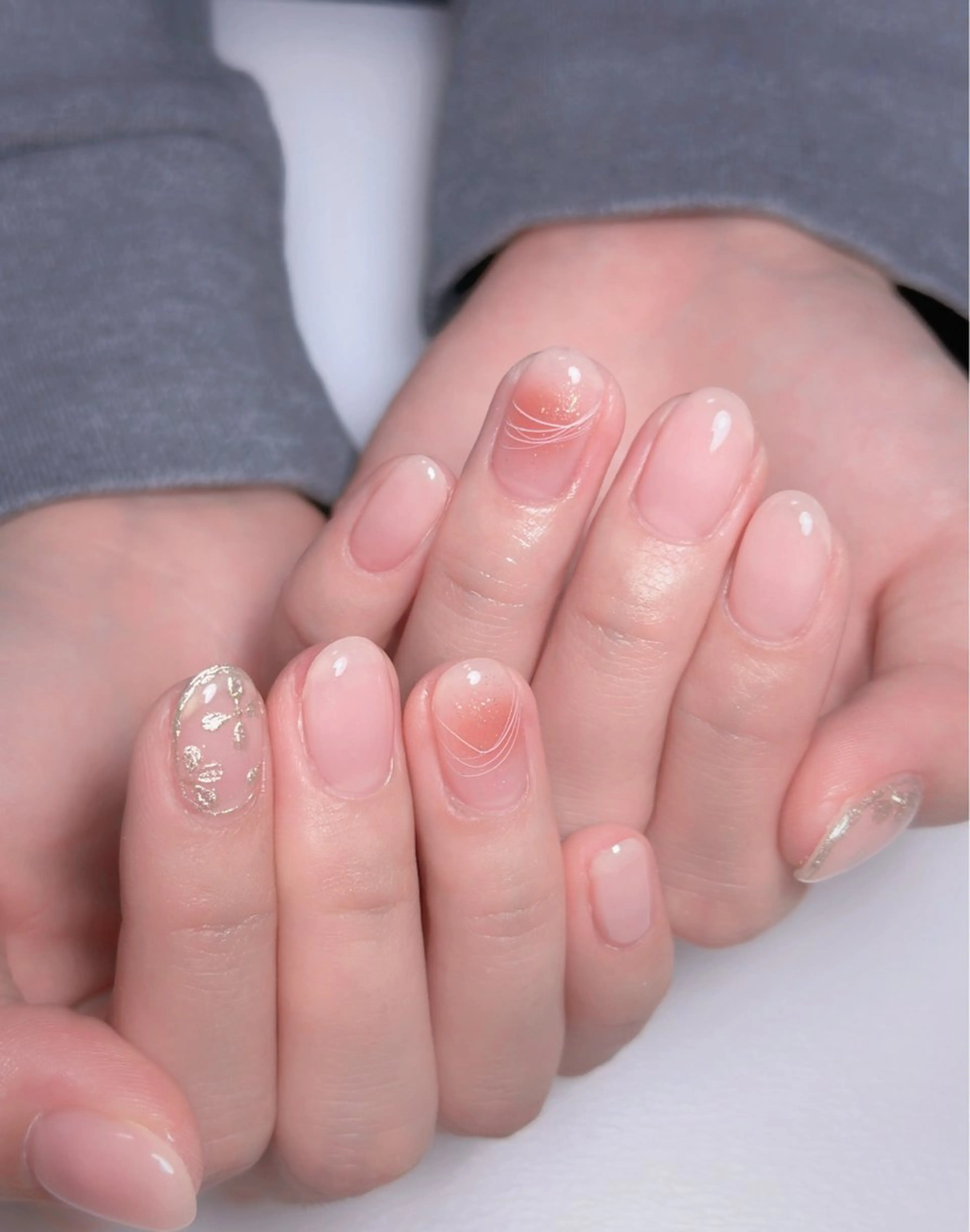 ネイル オーロラネイル 長さ出し フットネイル ラメ(グリッター) ラメグラデーション ハンドネイル 👍thumbs up nail👍のネイルデザイン