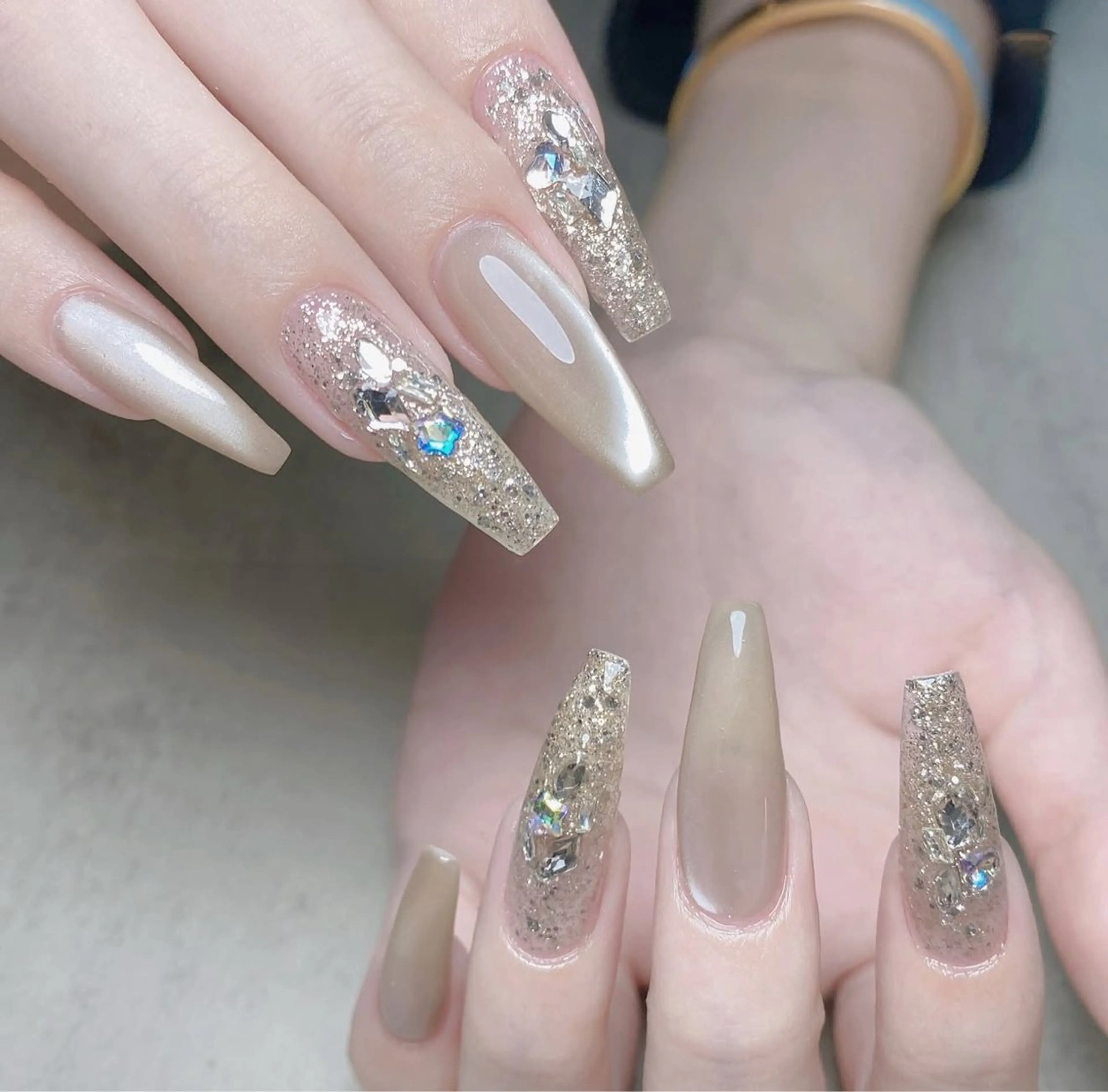 ネイル アニマル柄 オーロラネイル チークネイル フラッシュネイル ジェルネイル ハンドネイル Lyna 池袋のネイルデザイン