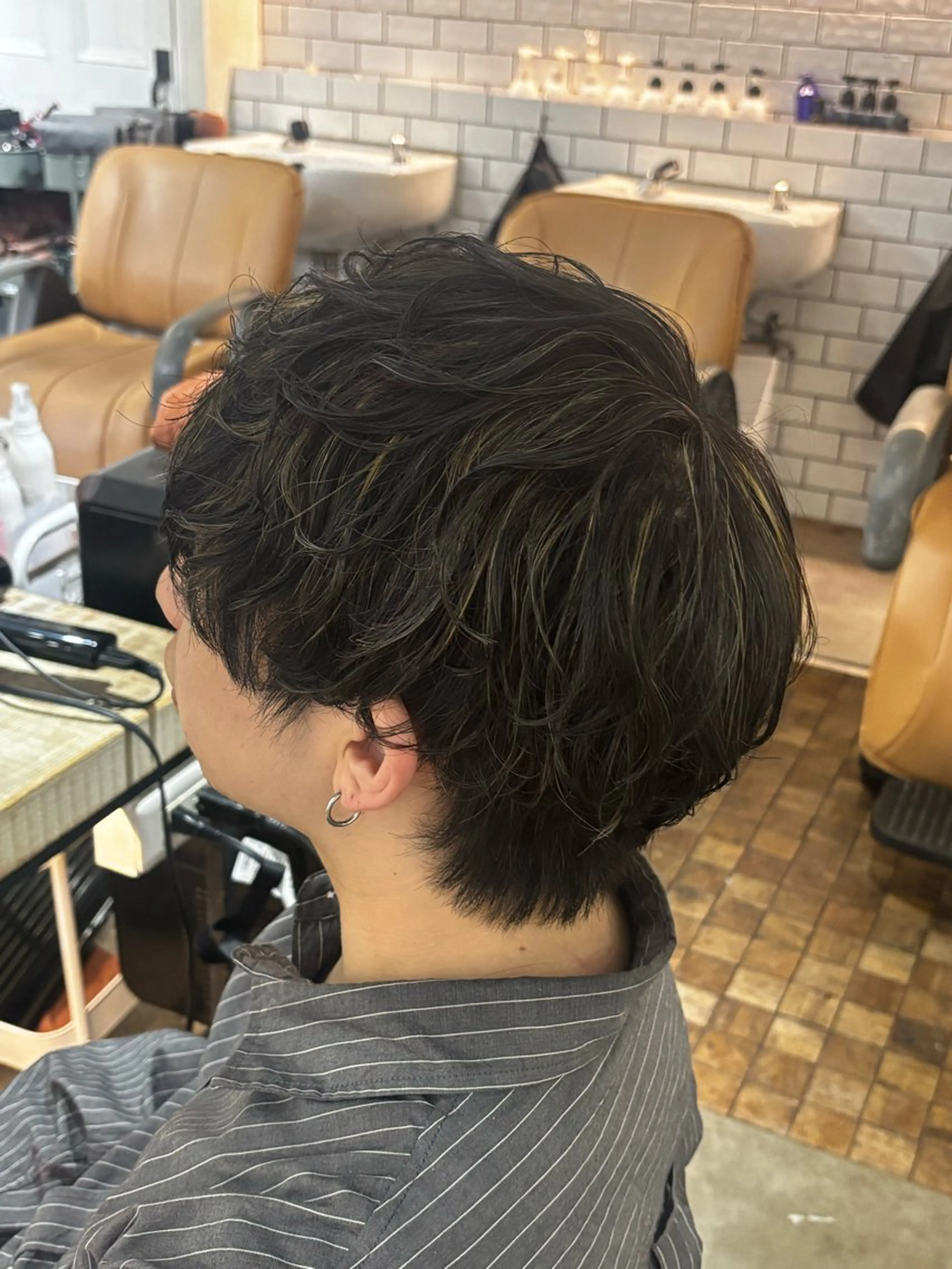 ショート カラー パーマ メンズ メンズハイライト ハイライトカラー ハイライト ヘアカラー トリートメント カラーモデ ル募集riana🫧のヘアスタイル