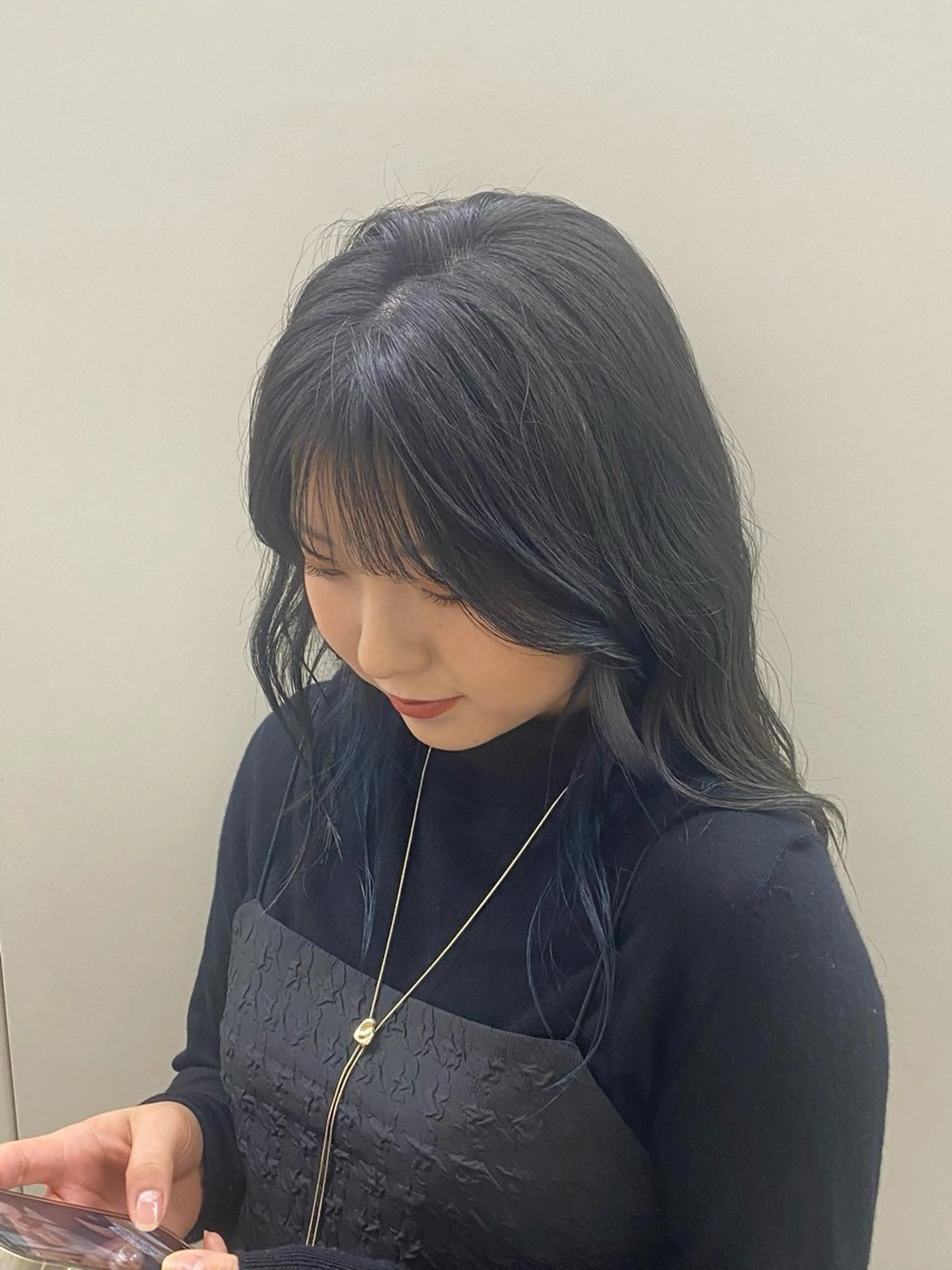 セミロング カラー 黒髪 ブルーカラー ブルーブラック 韓国風ヘア 韓国🇰🇷レイヤー 似合わせ顔まわりのヘアスタイル