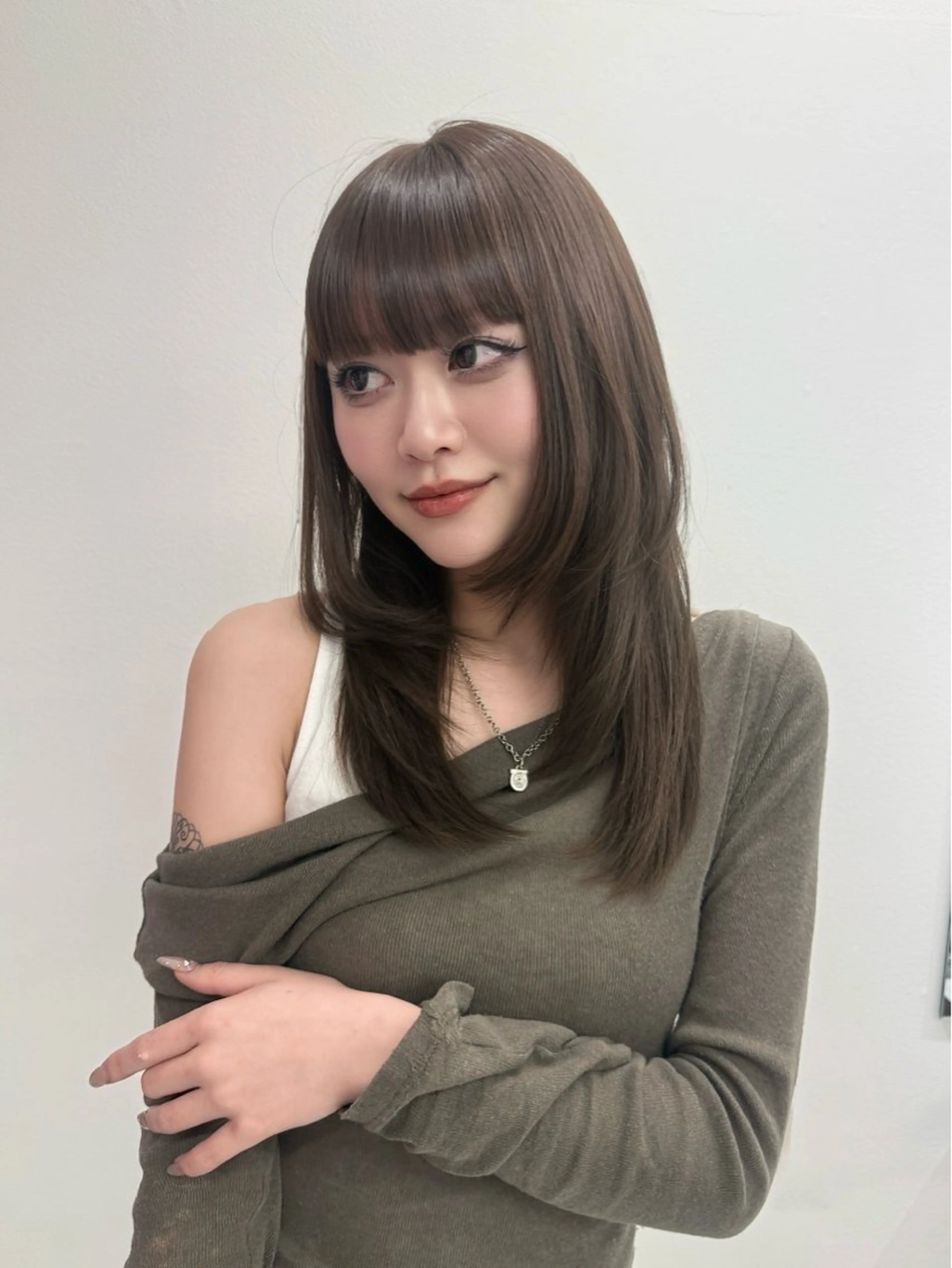 セミロング カット ヘアカラー トリートメント 大林 菜海/透明感/ ハイトーン/レイヤーのヘアスタイル