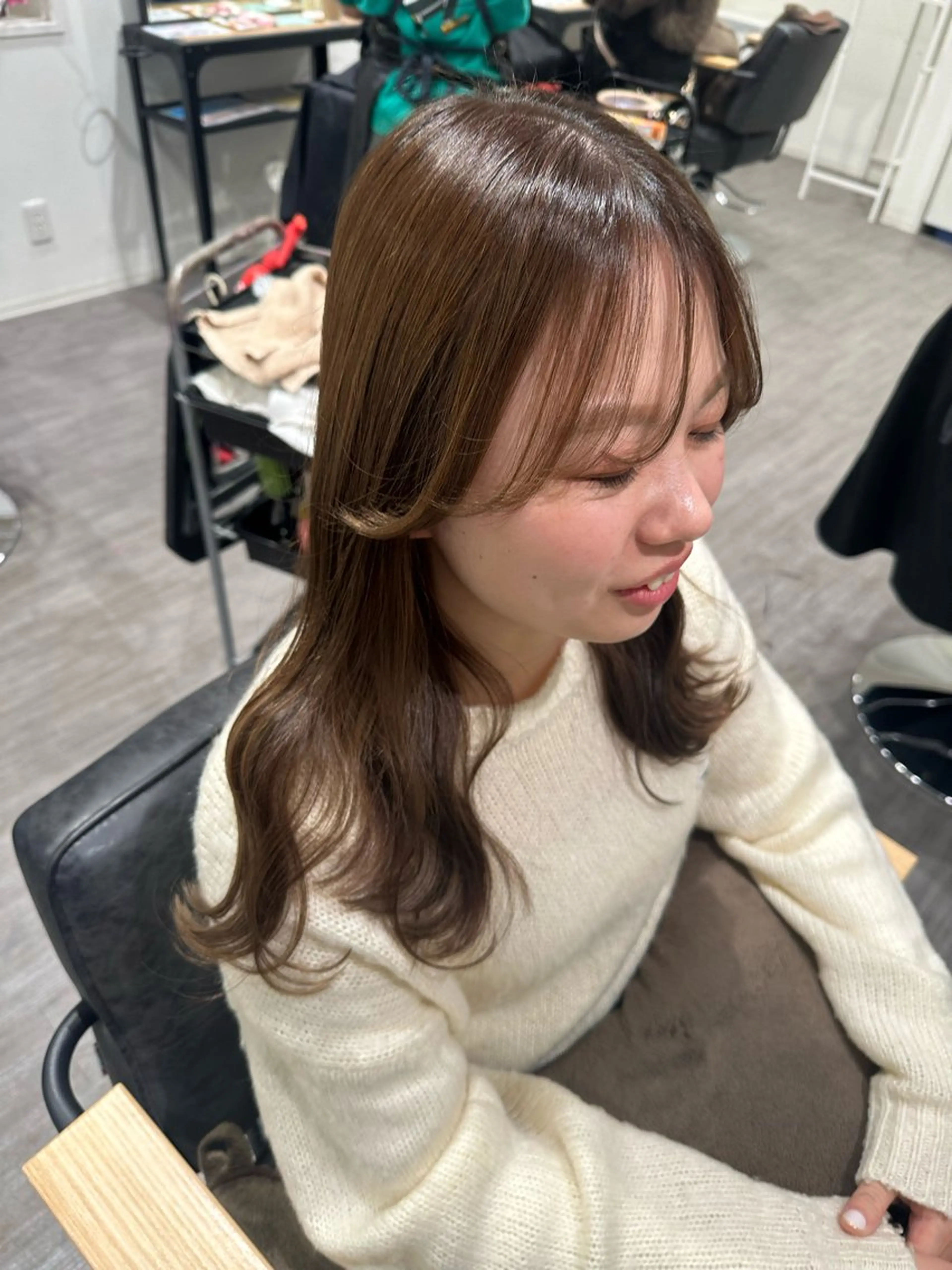 セミロング カラー アッシュ ベージュカラー 艶髪レイヤー上田 紗也🇰🇷💗のヘアスタイル