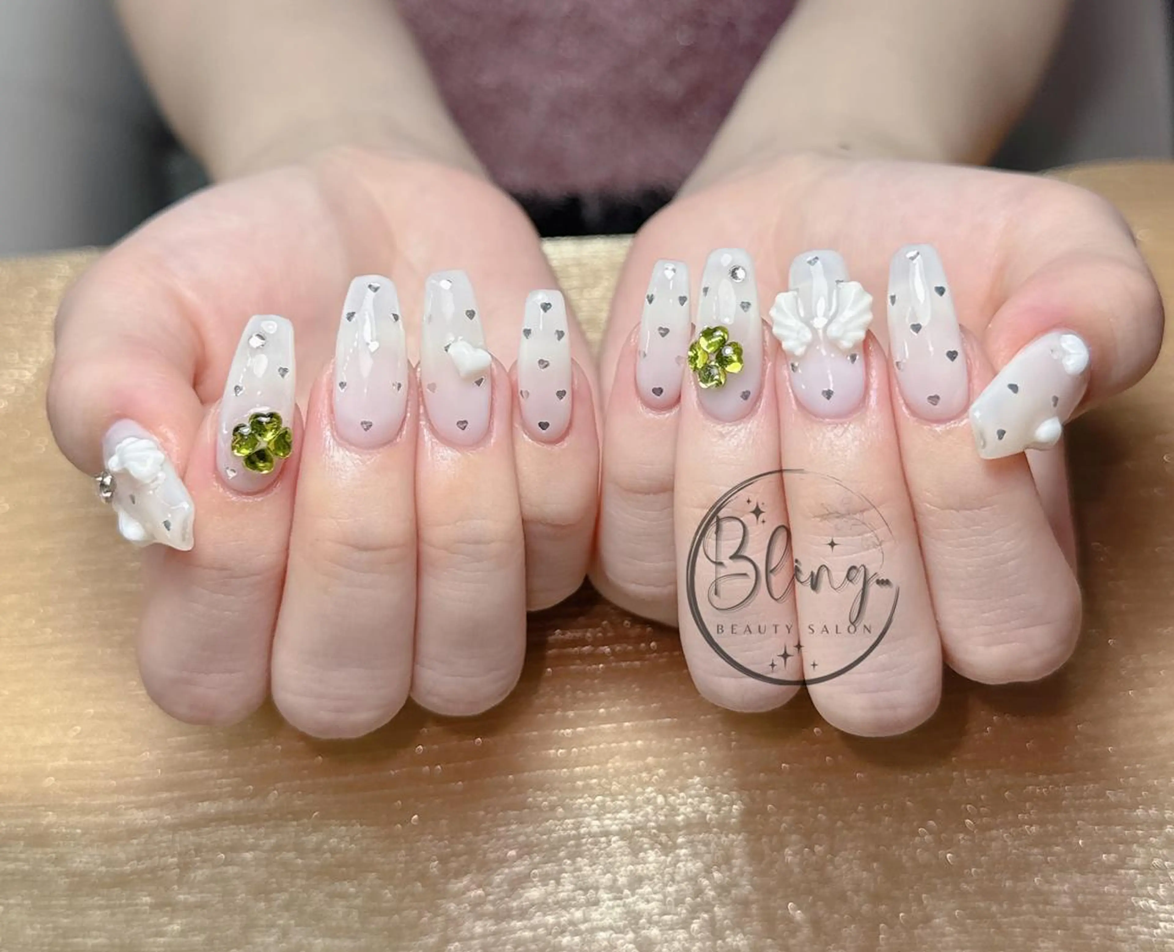 セミロング 韓国風ヘア ハンドネイル Bling Salonのネイルデザイン
