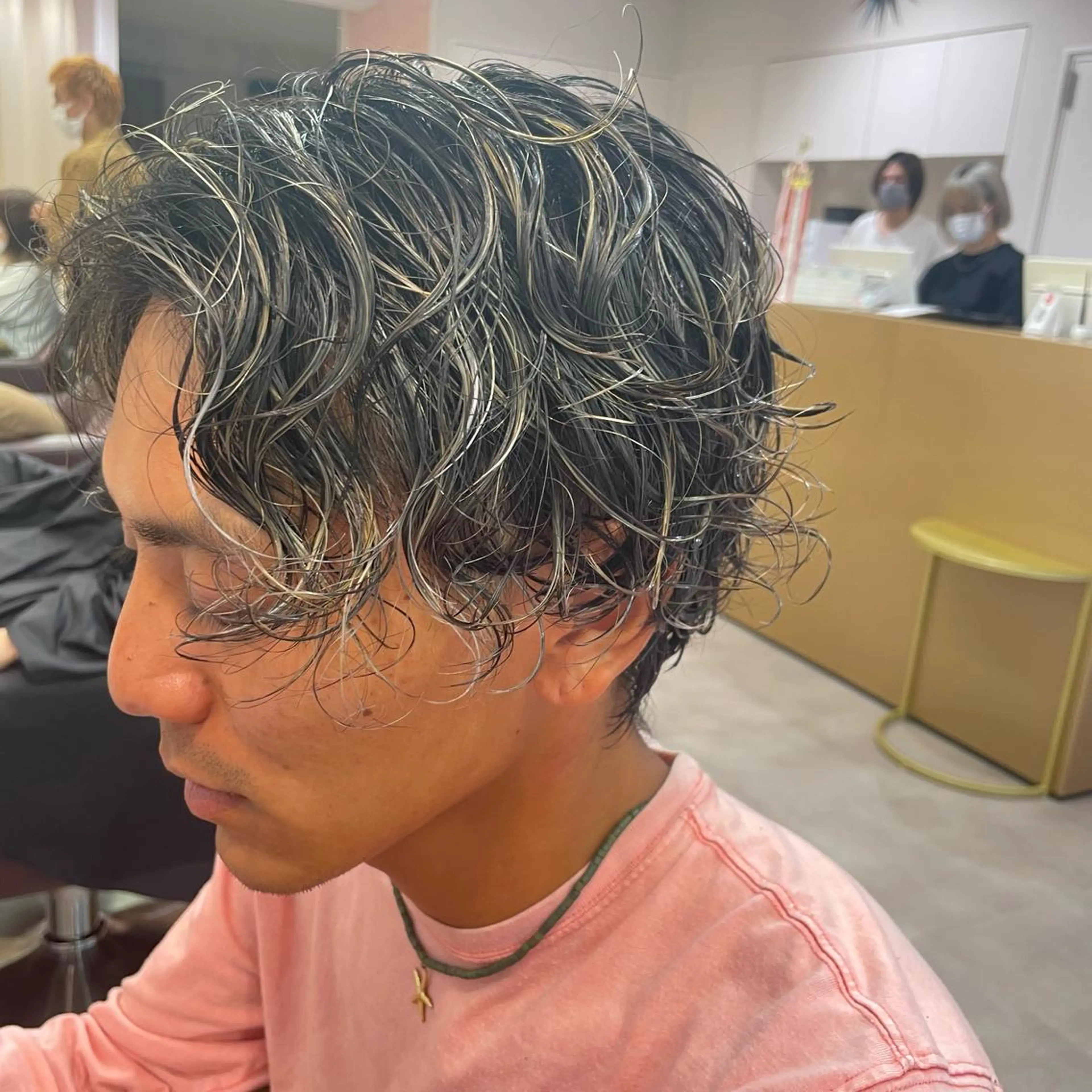 カラー パーマ メンズ メンズハイライト 透明感カラー ハイライトカラー 松永 梨央のヘアスタイル