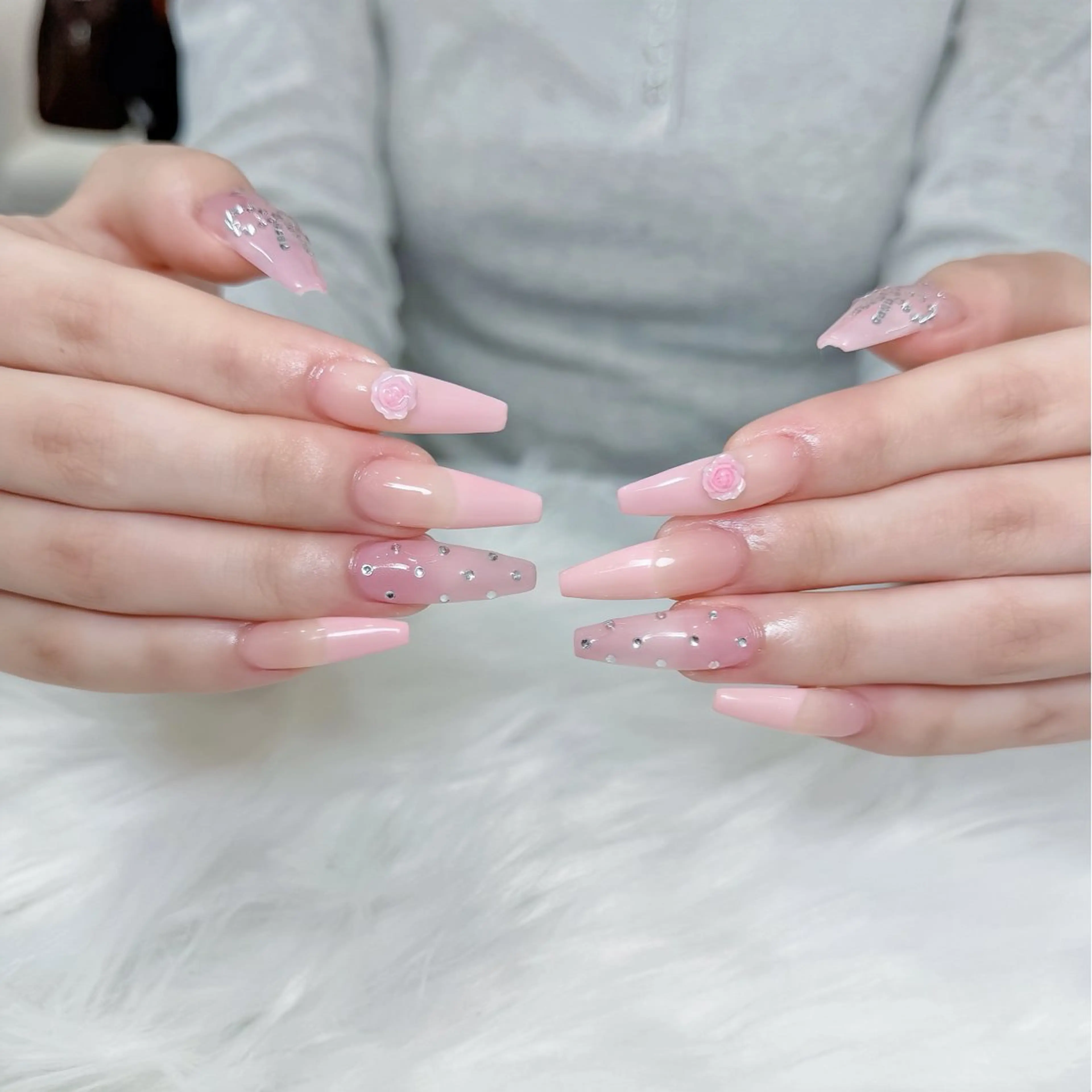 ネイル フレンチネイル キラキラネイル 韓国ネイル シンプルネイル ワンホンネイル ハンドネイル MEI Nailのネイルデザイン