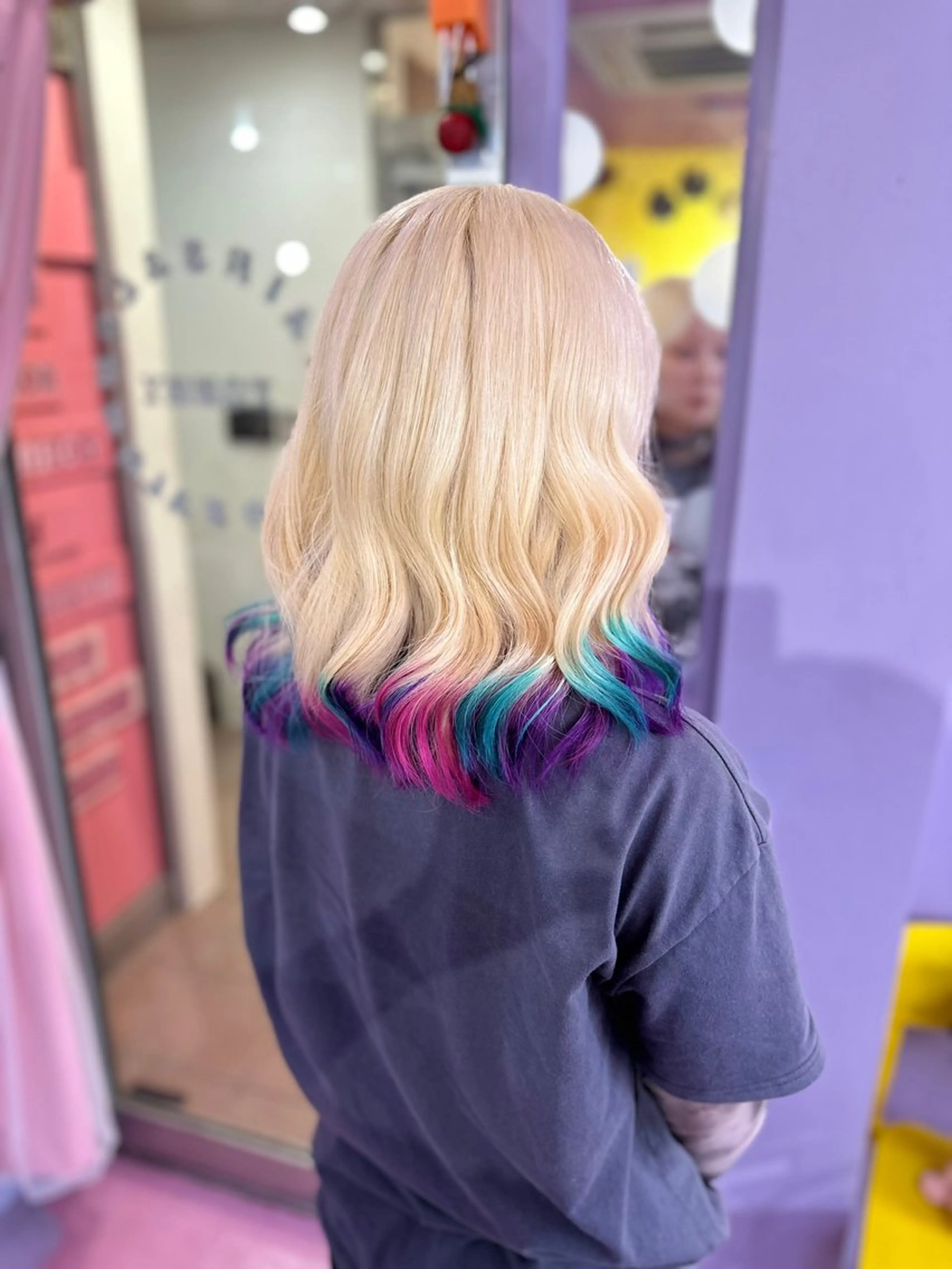 ミディアム ♮やっしー♮ 🌈派手髪🌈のヘアスタイル