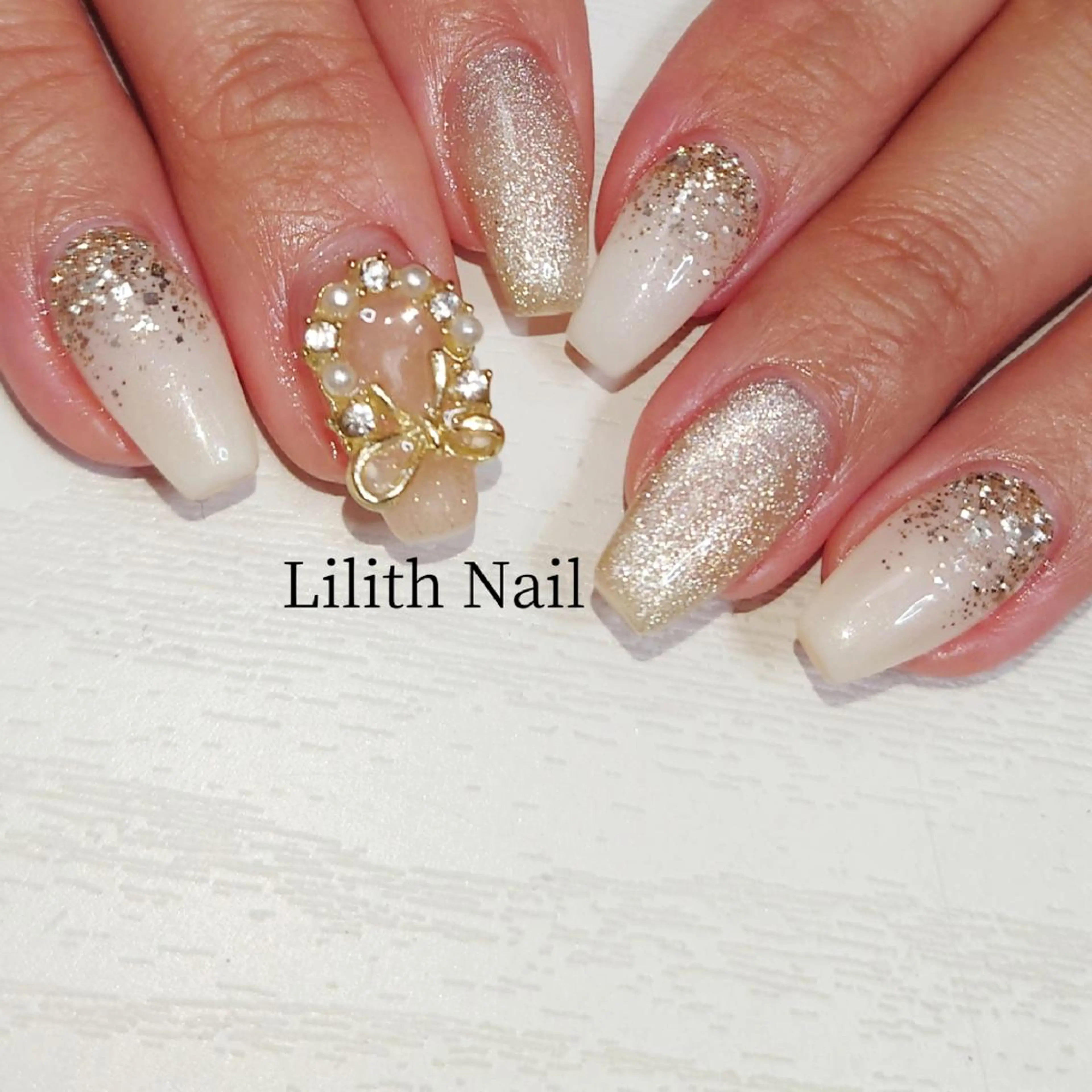 ネイル 持ち込み スクエアネイル ホワイト 冬ネイル クリスマス ハンドネイル Lilith Nailのネイルデザイン