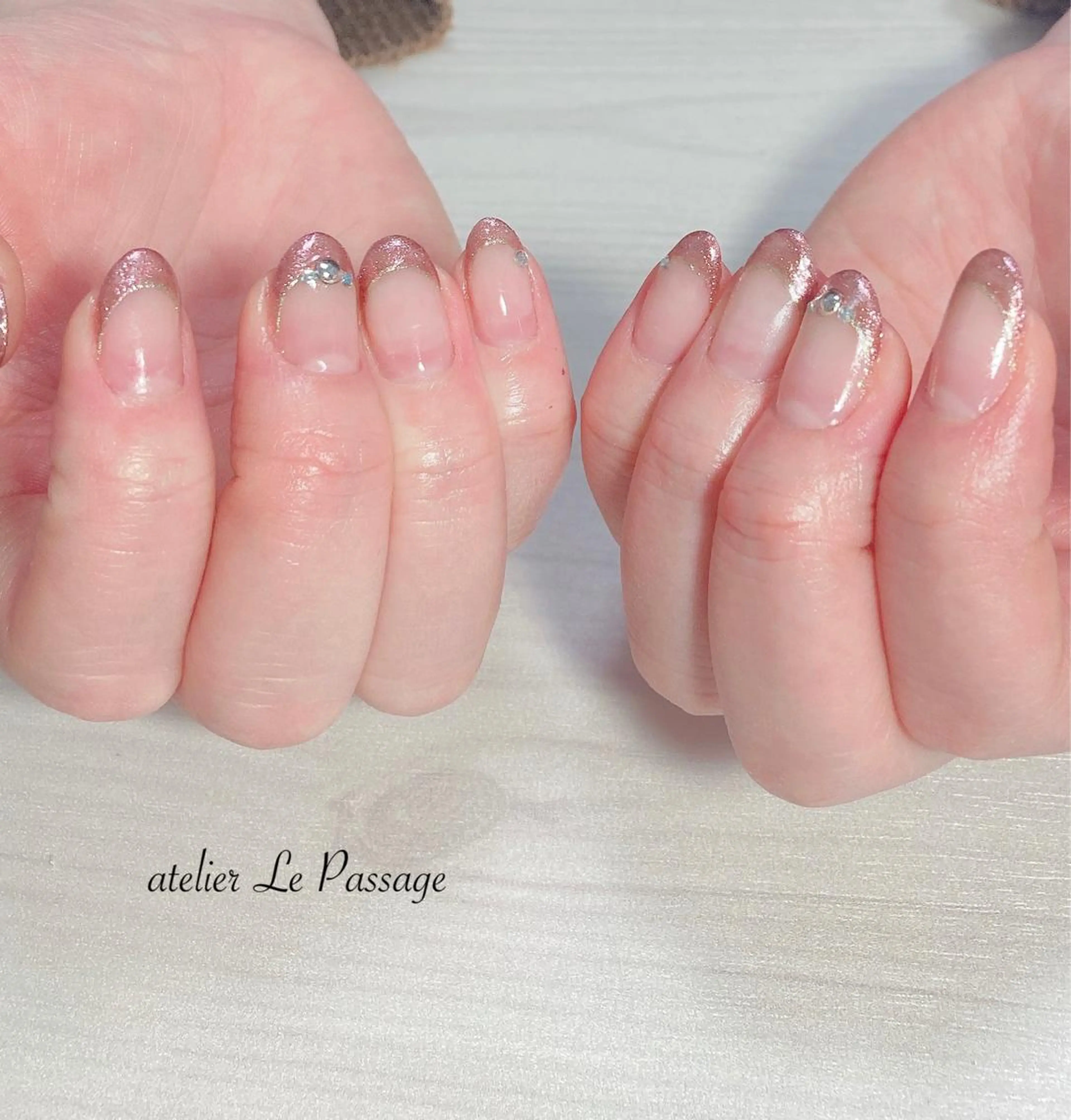 ネイル フレンチネイル ジェルネイル ラメ(グリッター) オフィスネイル パラジェル ハンドネイル Atelier Le Passage所属・h nakatsukaのネイルデザイン