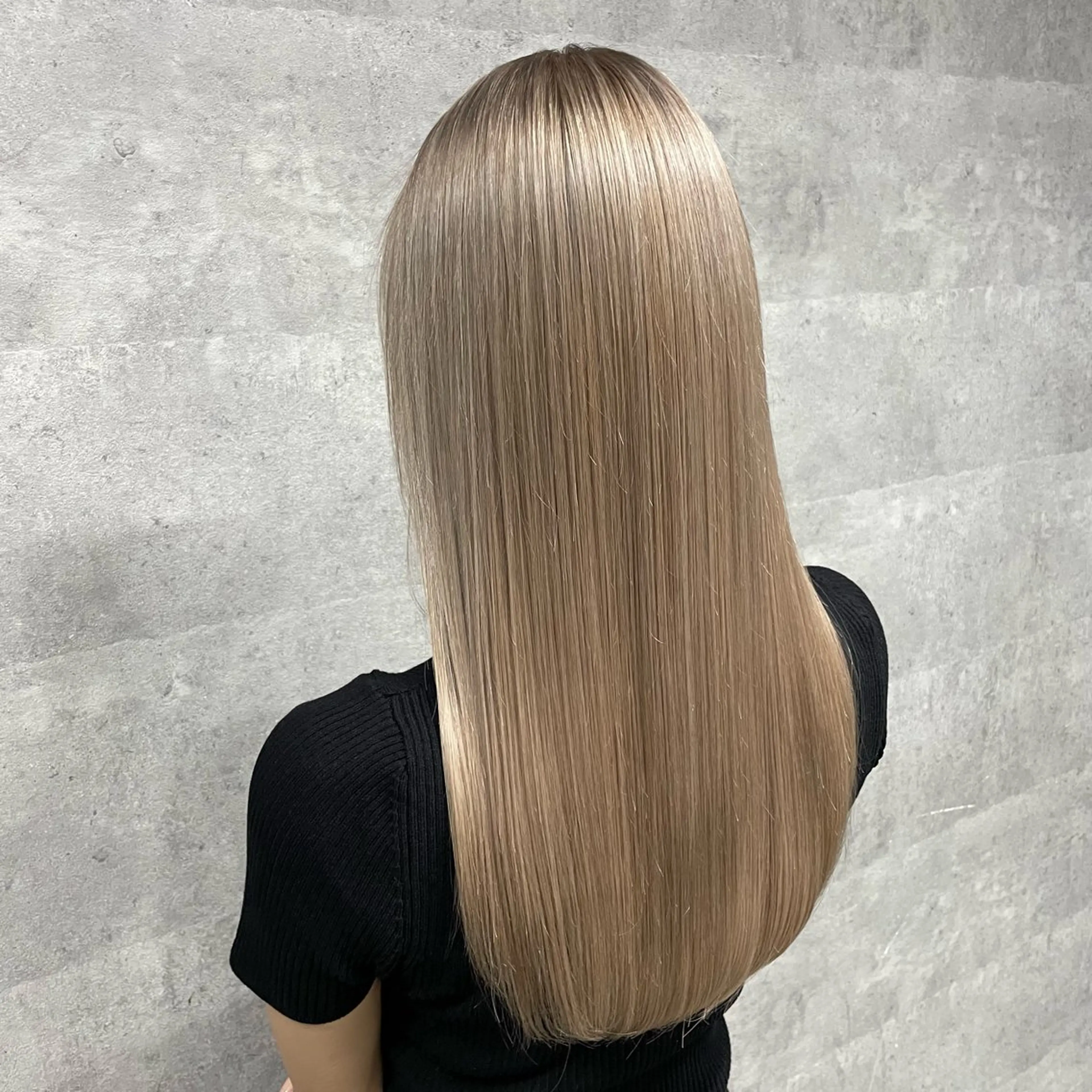 ロング 出口 千乃のヘアスタイル