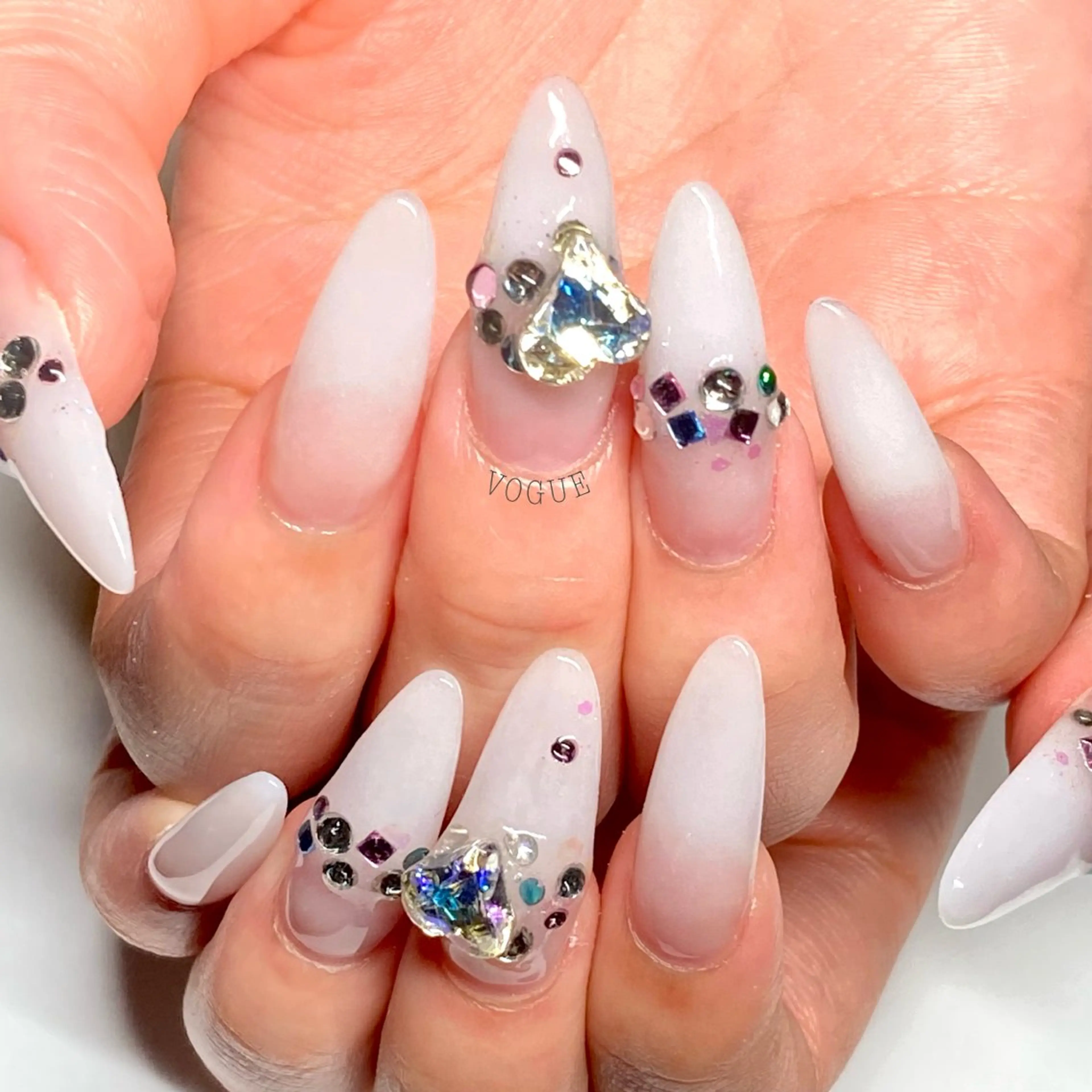ネイル ハンドネイル VOGUE ×SWANのネイルデザイン