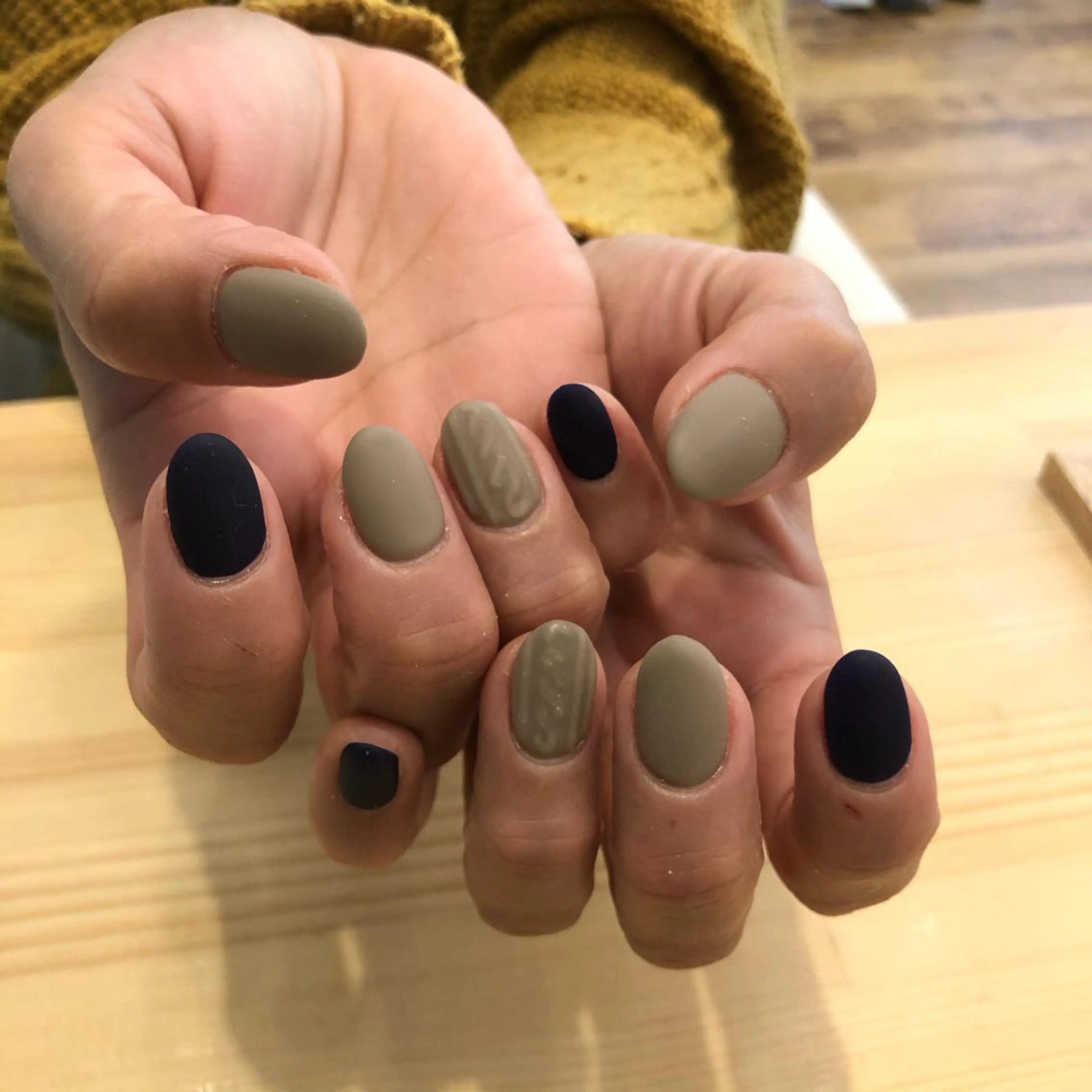 ネイル マットネイル ハンドネイル NAIL Alaia 𓇼のネイルデザイン