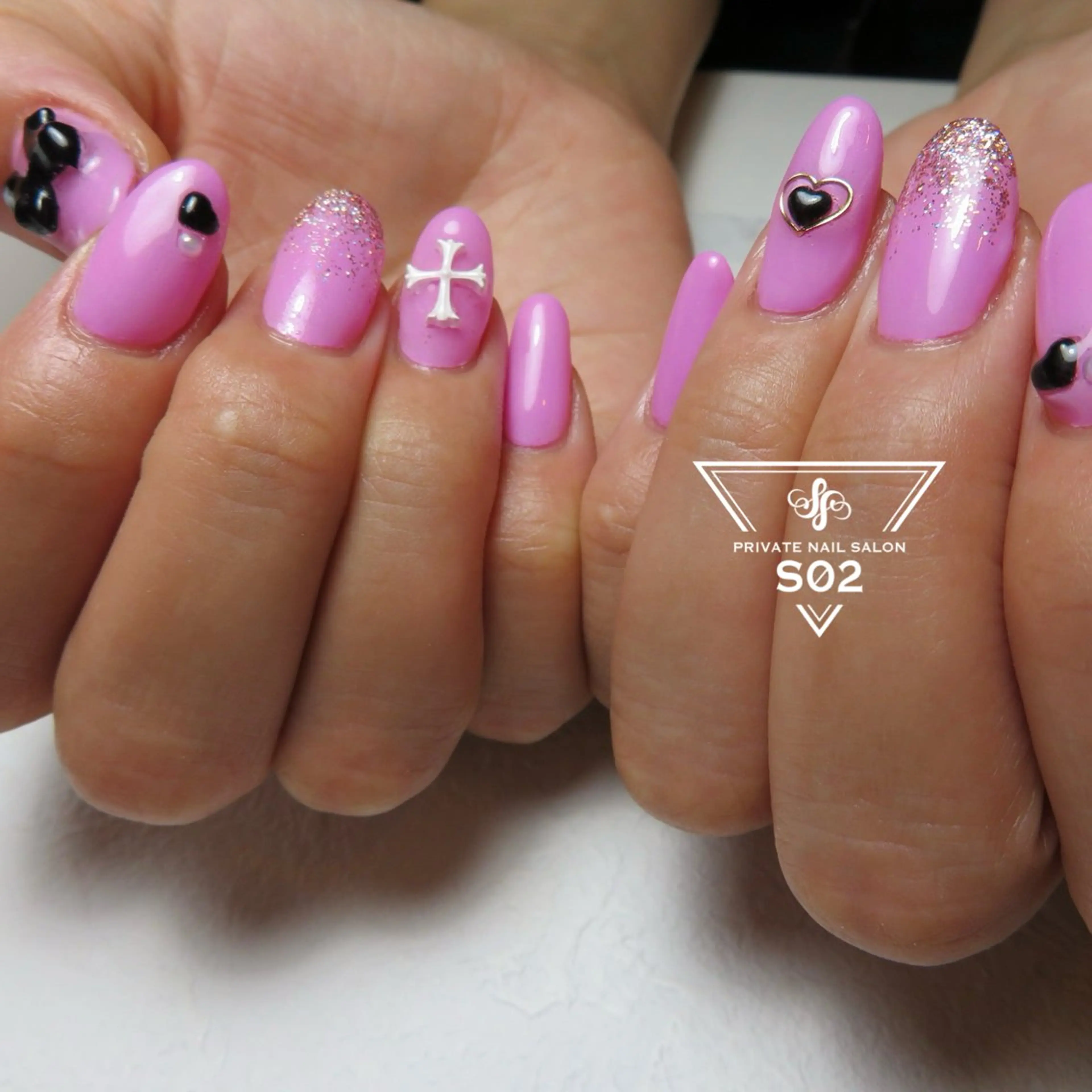 ネイル グラデーション ハート ラメ(グリッター) ラメグラデーション 持ち込み S02 𝙲𝚑𝚒𝚎のネイルデザイン