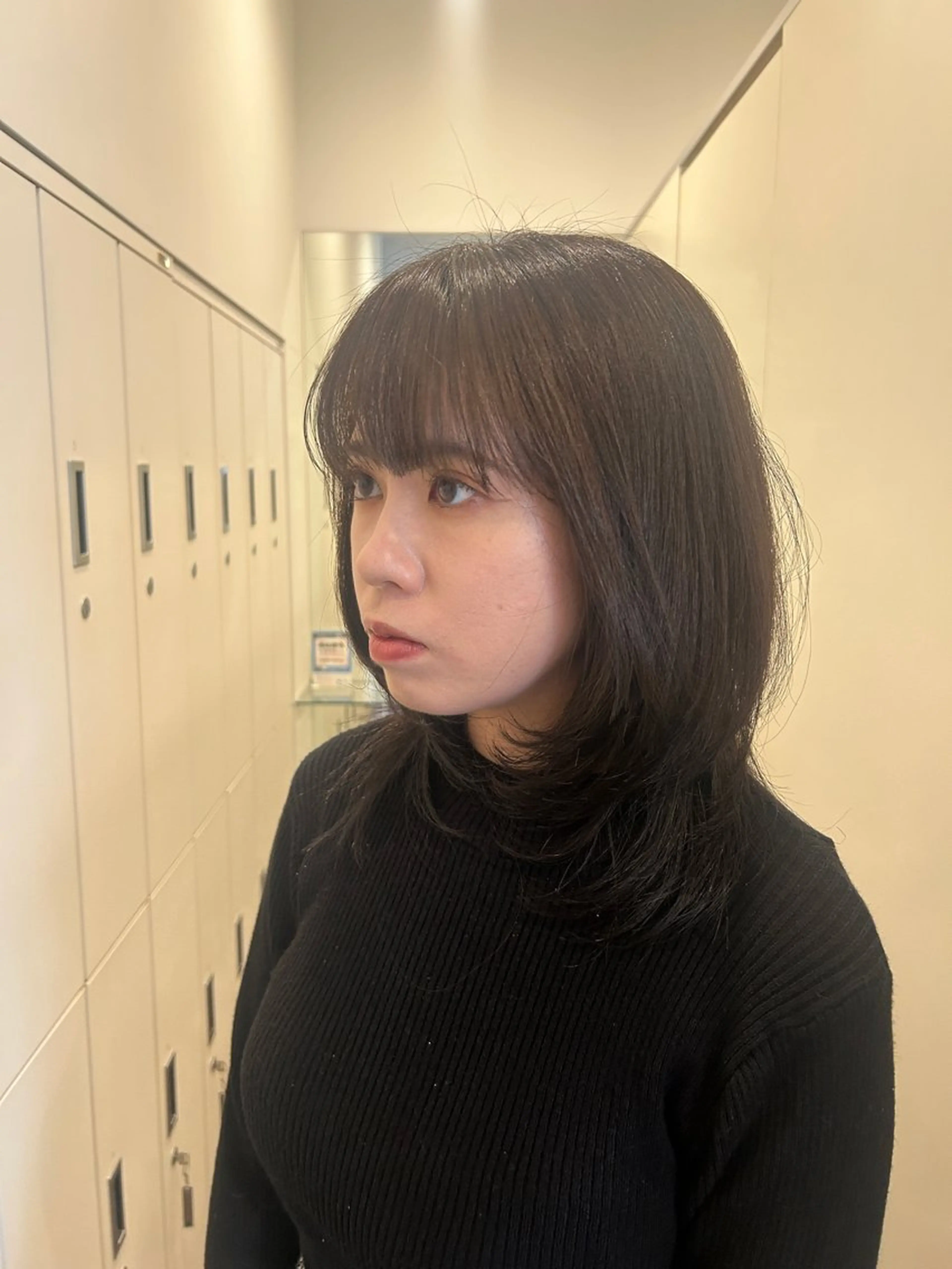 ミディアム ミディアムレイヤー レイヤーカット ヘアカラー 吉村 詩音のヘアスタイル