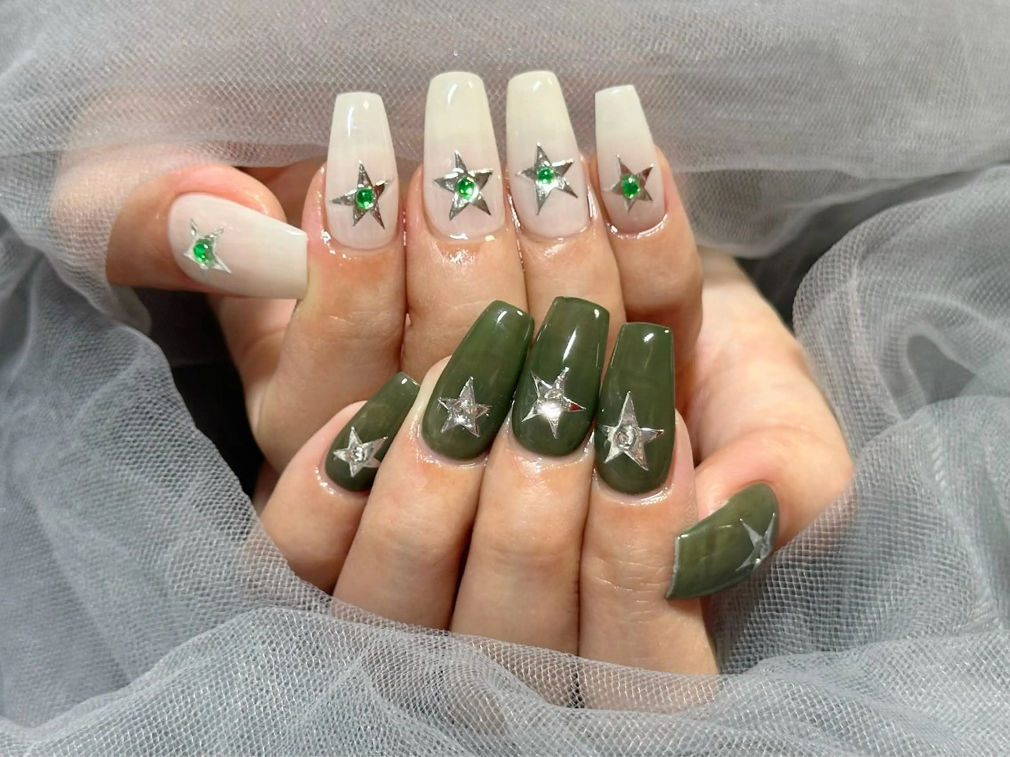 ネイル ホワイト ハンドネイル Nail Salon KURELLYのネイルデザイン