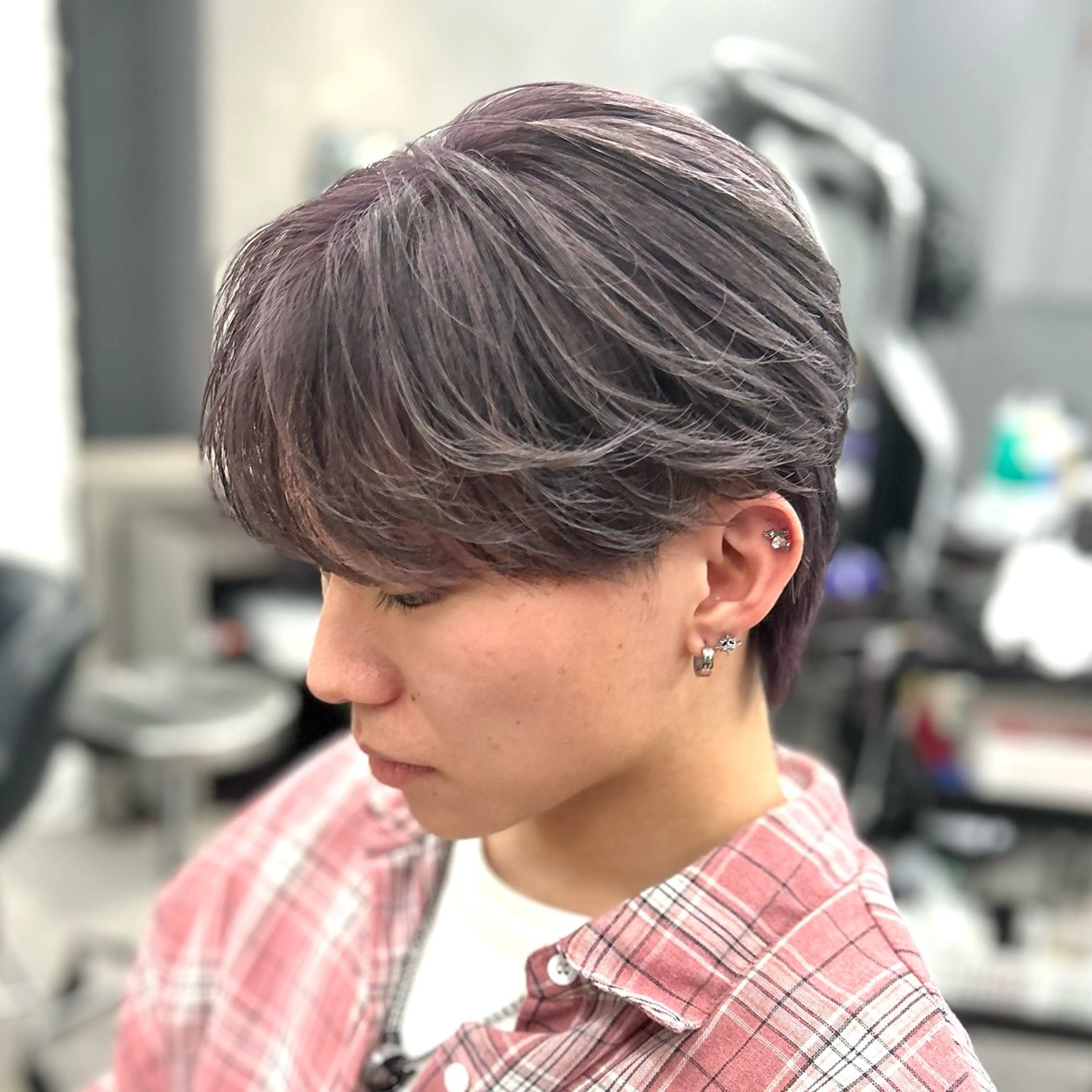 カラー メンズ グレージュ ラベンダーカラー ラベンダーグレージュ ラベンダーグレー カット ヘアカラー トリートメント 韓国ヘア🇰🇷 メンズパーマ/つかさのヘアスタイル