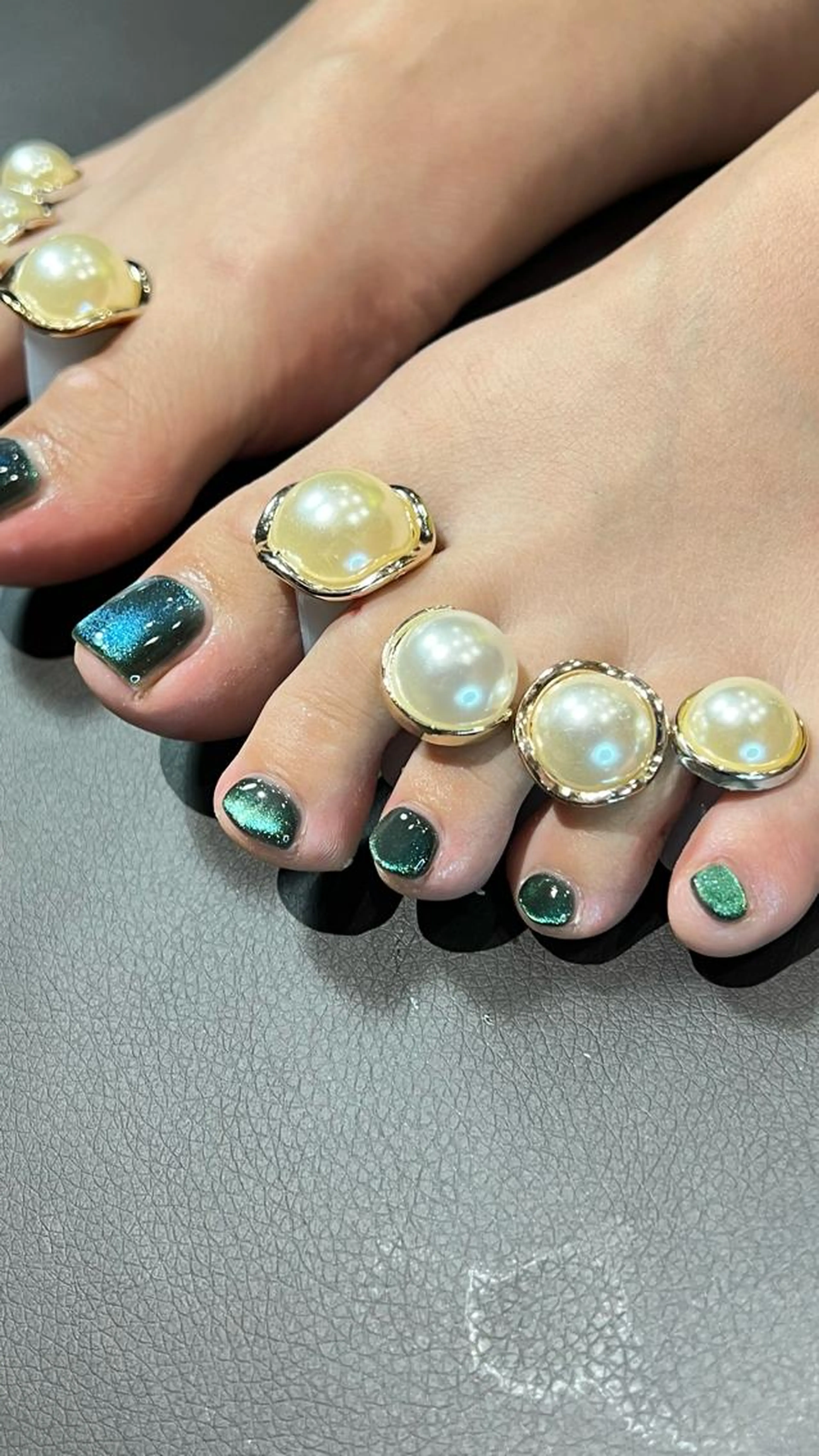 【オフあり】フット◆マグネットネイル、ミラーネイル、フラッシュネイルの写真