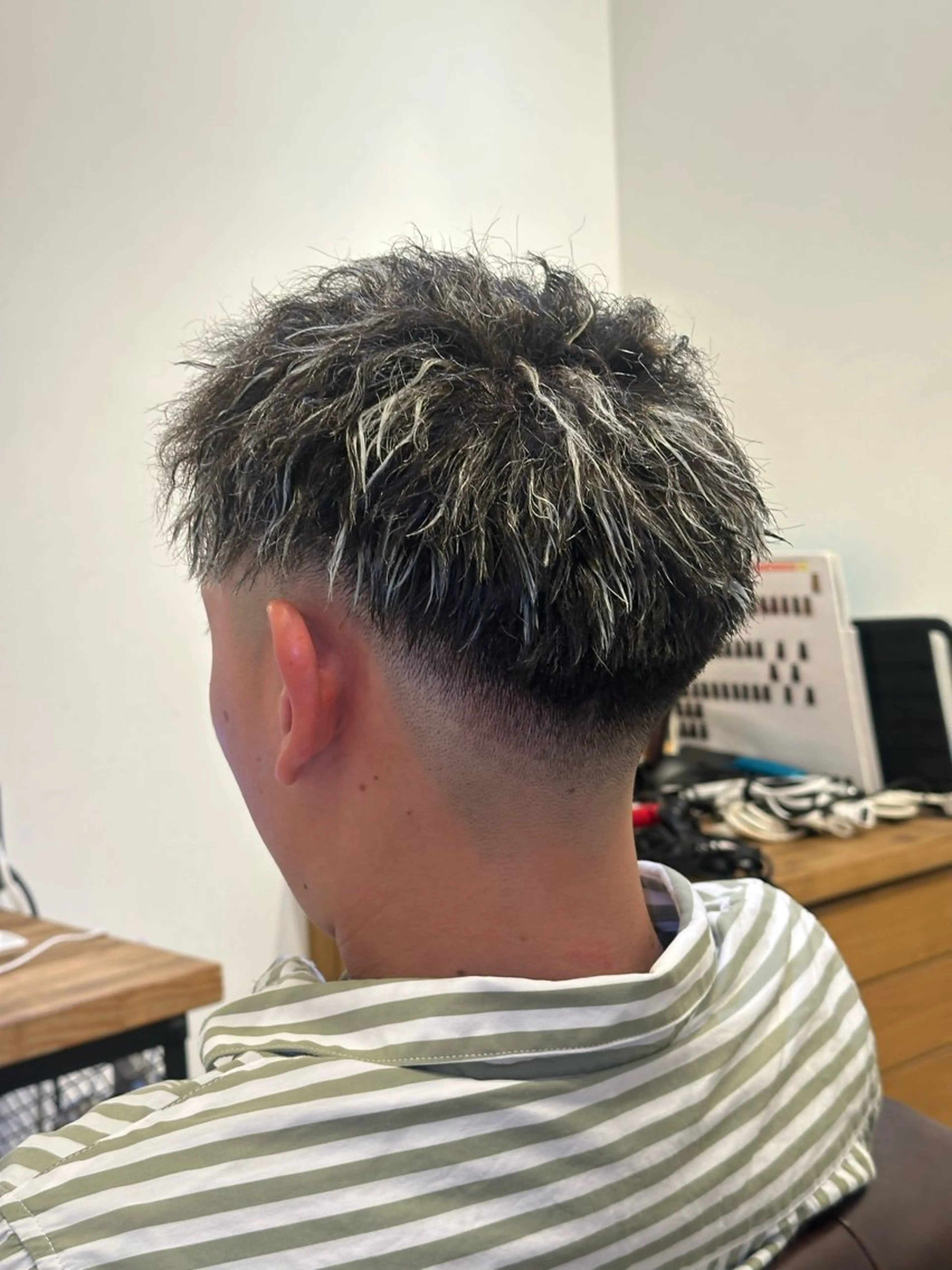 カラー パーマ メンズ フェードカット メンズメッシュ スキンフェード メッシュ 安藤 聖麻のヘアスタイル