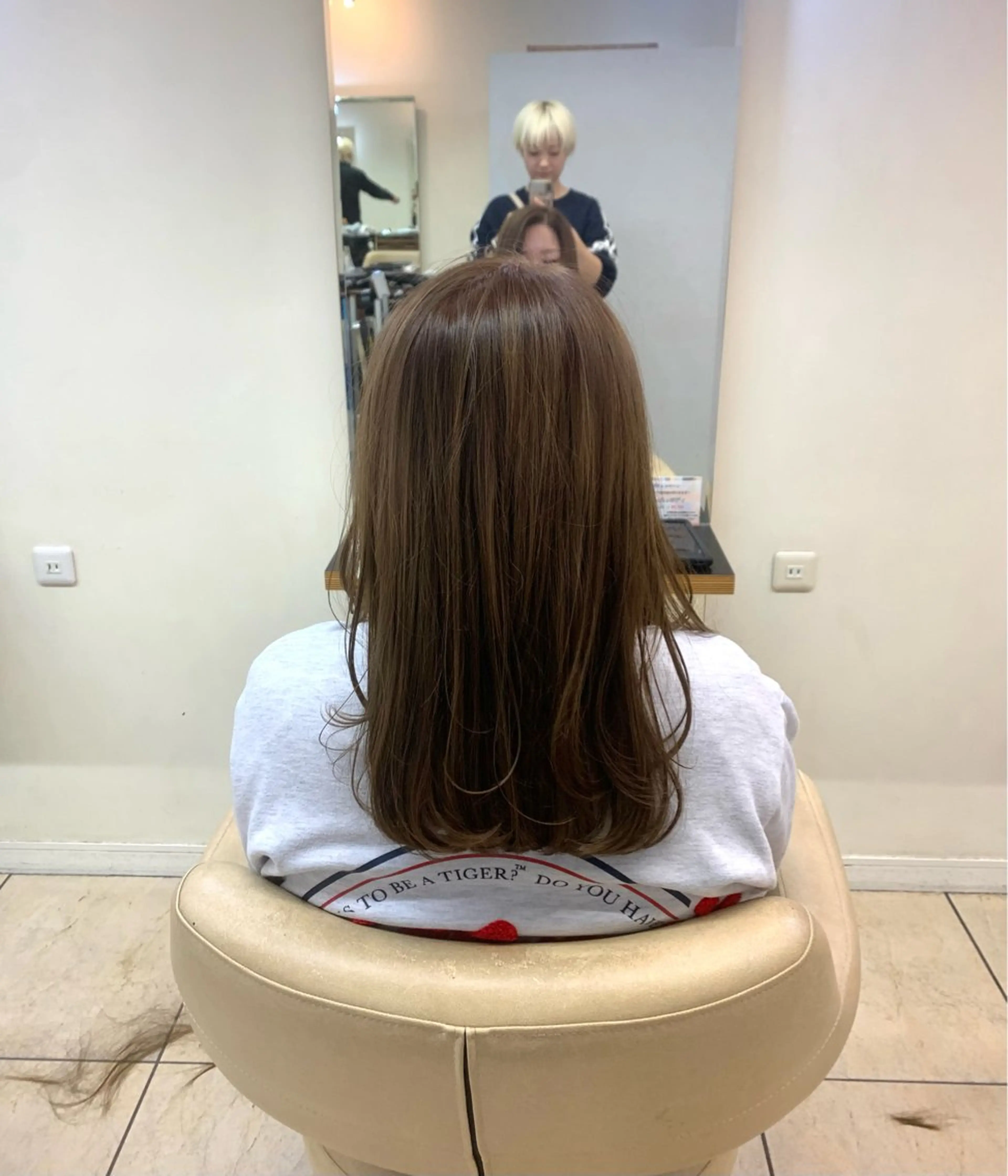 ロング カラー ベージュカラー レイヤーカット 山本 理世のヘアスタイル