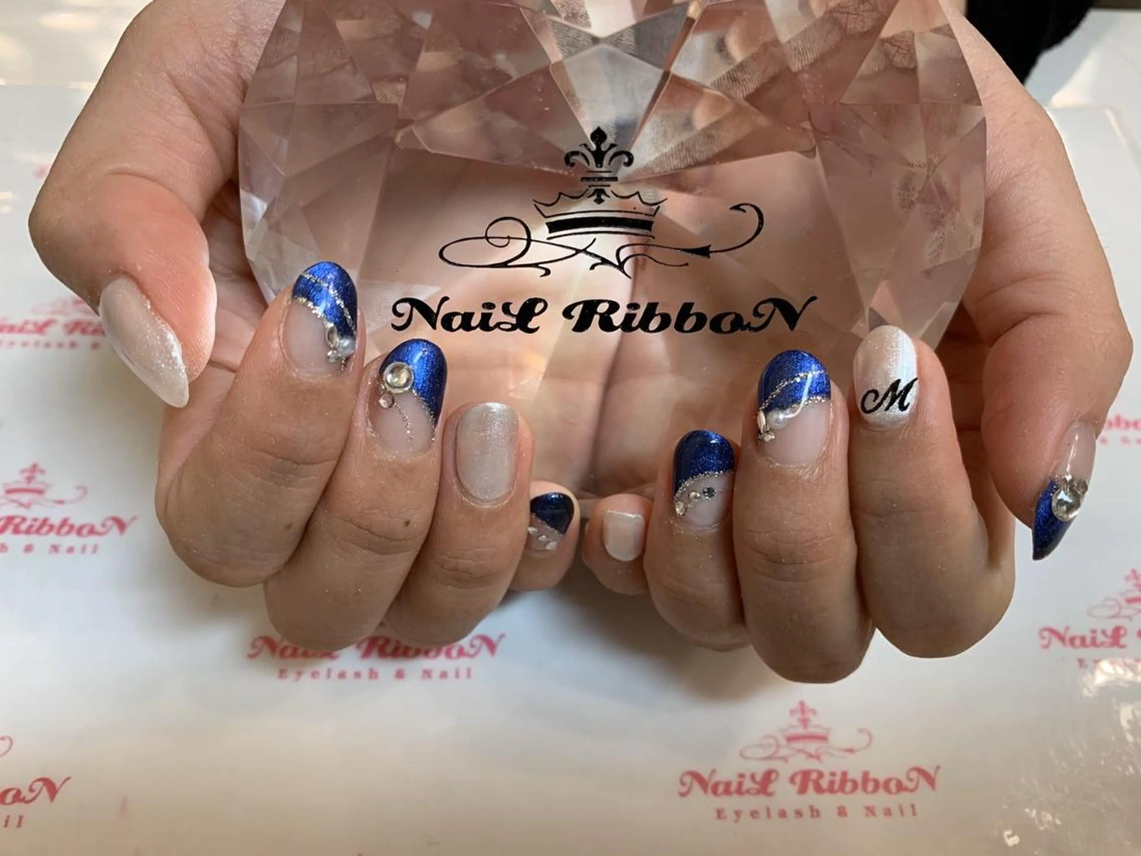 ネイル ネイルリボン 受付スタッフのネイルデザイン