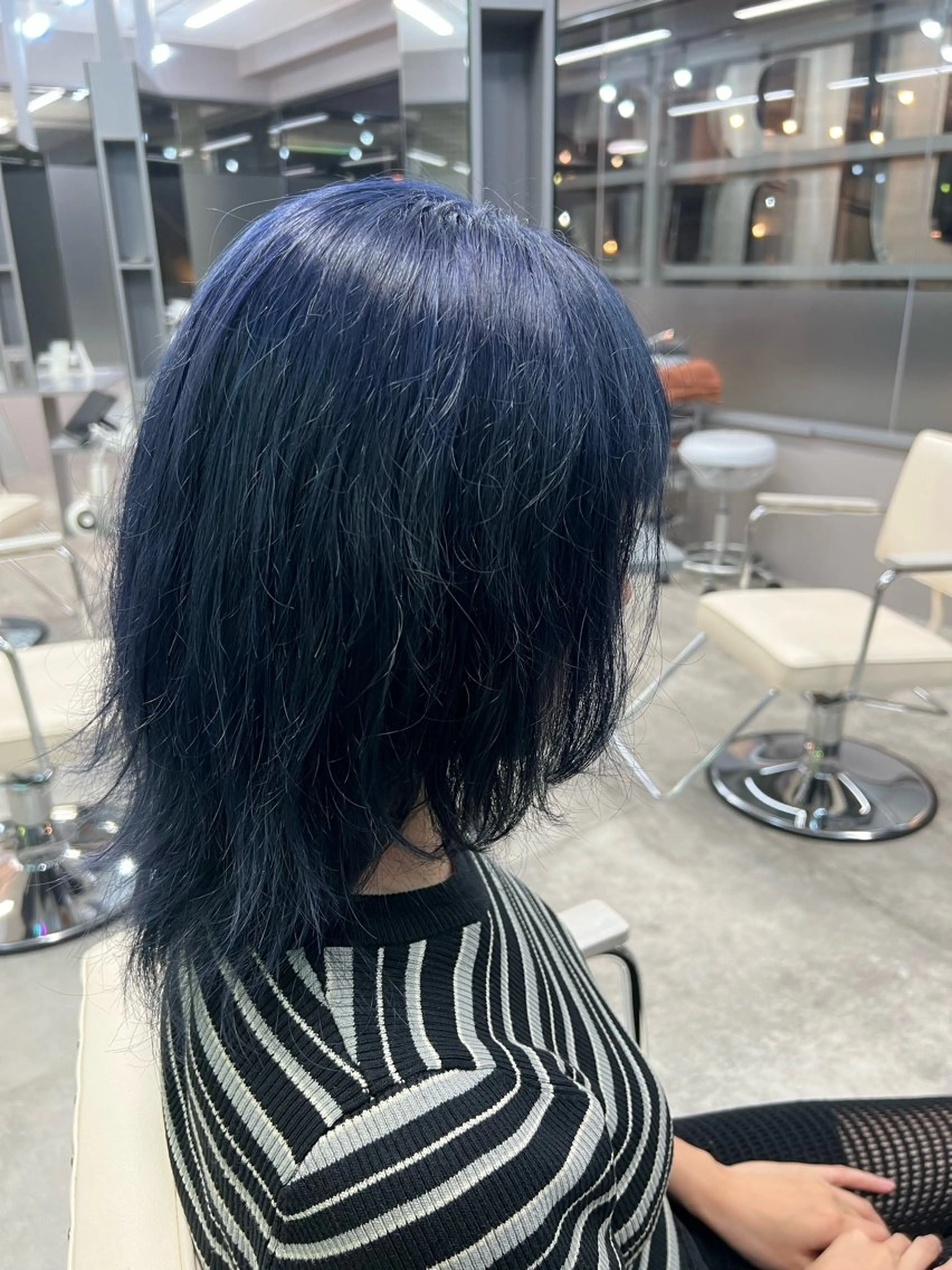 ミディアム カラー ブリーチ ブルーカラー ネイビーカラー ヘアカラー 高階 晃一 /レイヤーカットのヘアスタイル