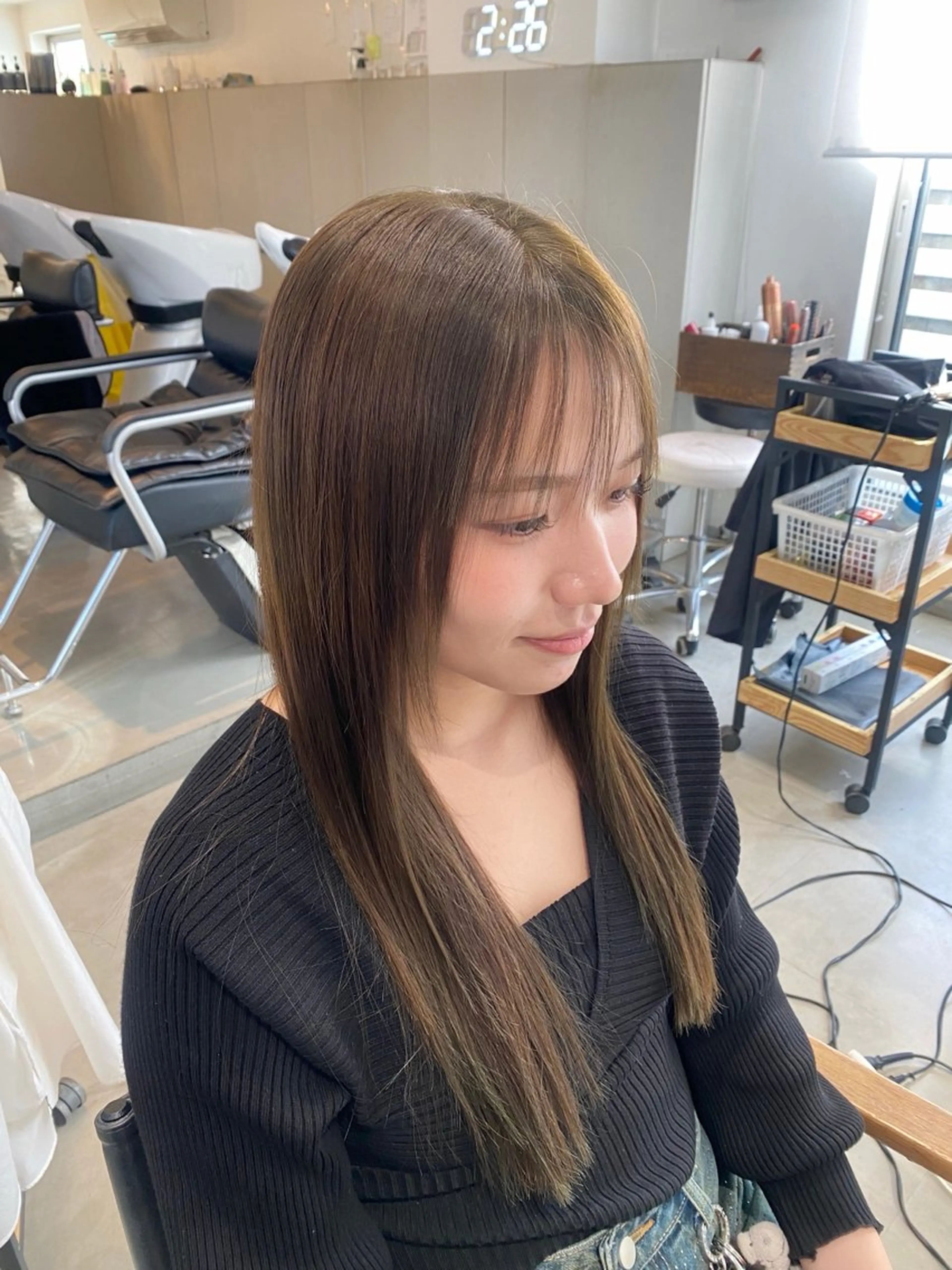 ロング カラー オリーブカラー APREKO 葵のヘアスタイル