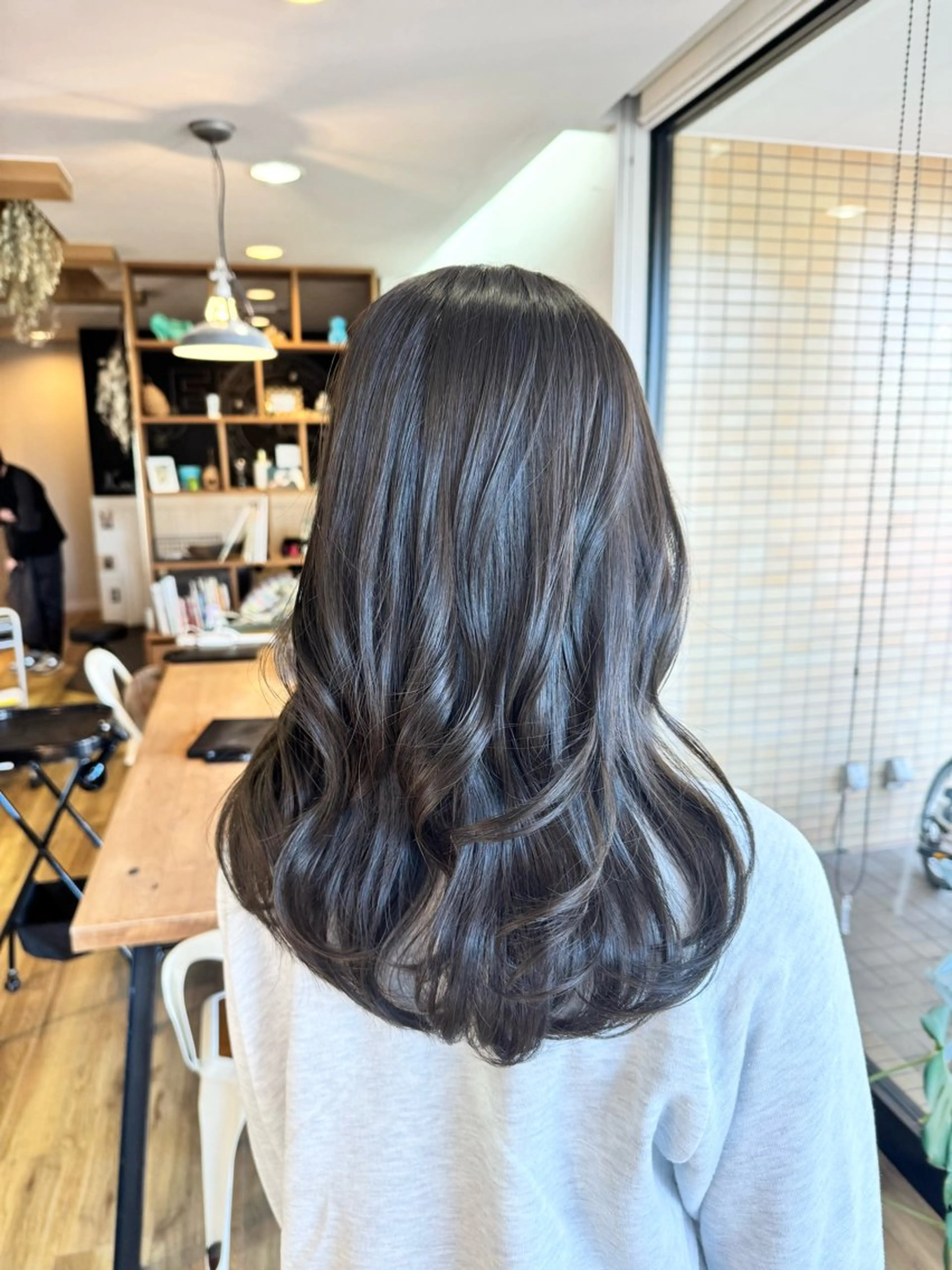 ロング カラー ベージュカラー オリーブベージュ ヘアカラー トリートメント ツキダテ ユイのヘアスタイル