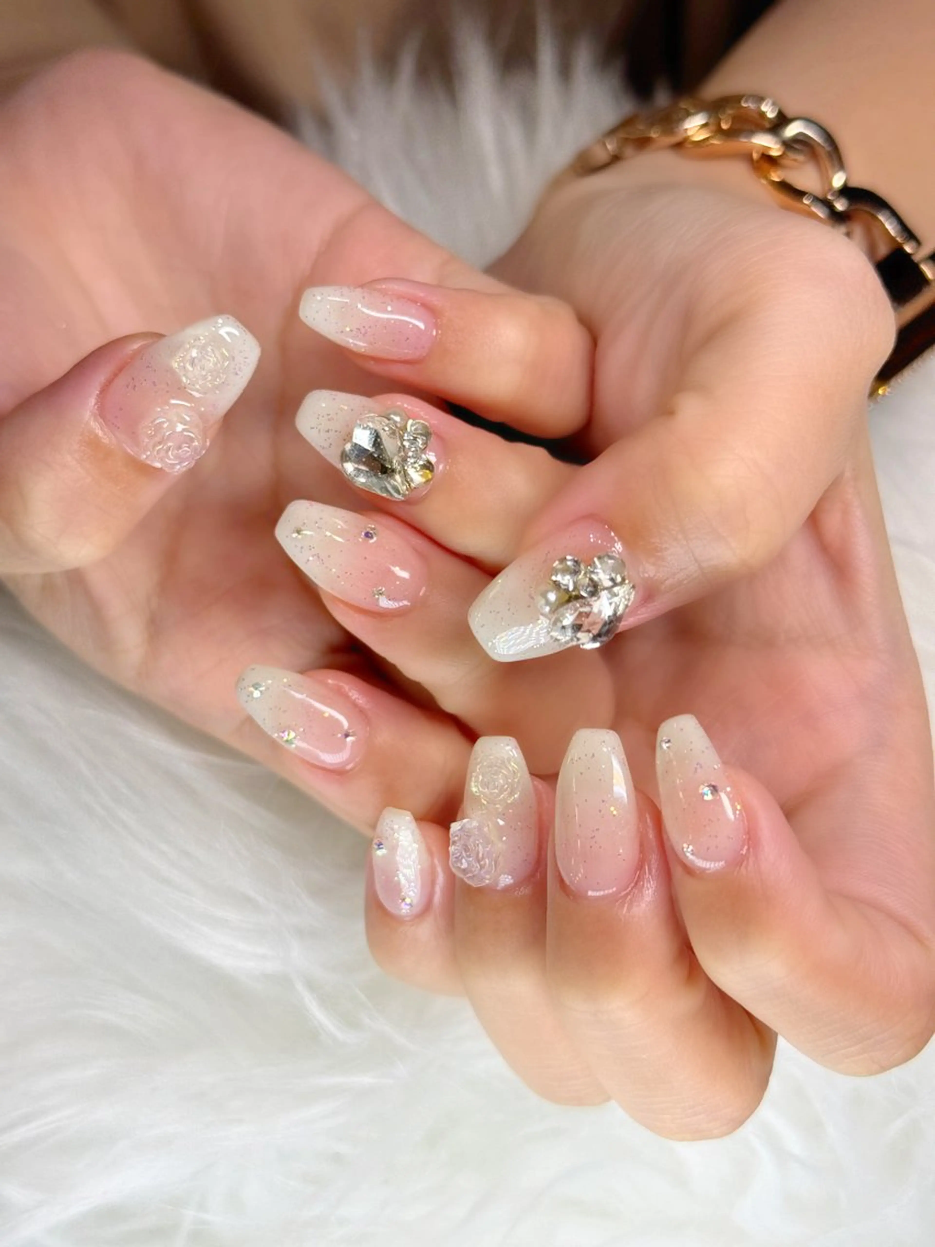 ネイル キラキラネイル ラメ(グリッター) ブライダルネイル Lune’a BEAUTY TOKYO所属・Mizuliネイル 眉毛メイクのサロンのネイルデザイン