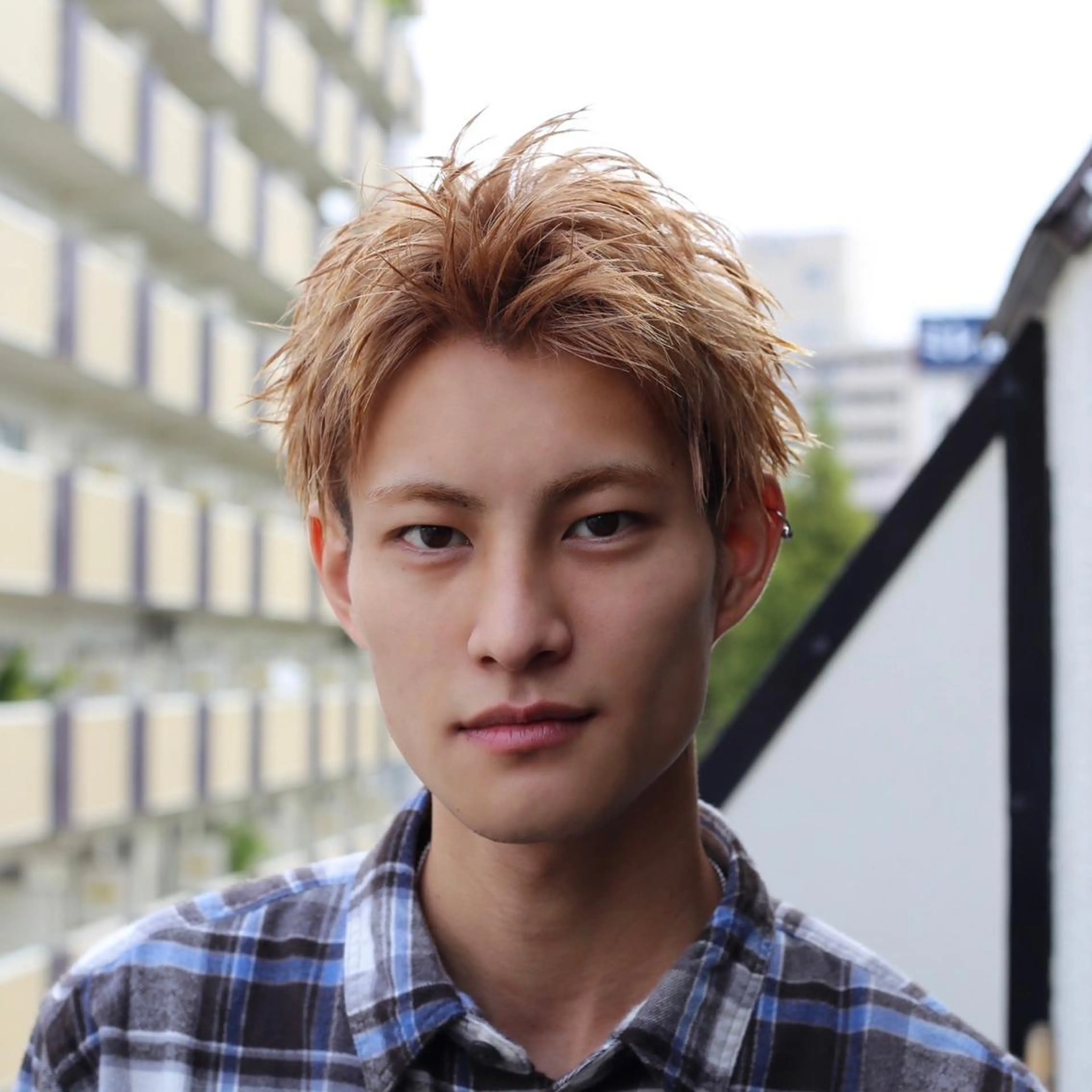 ショート カラー メンズ アップバング メンズブリーチ センターパート ダウンパーマ フェードカット Men'ssalon LiG／kaitoのヘアスタイル