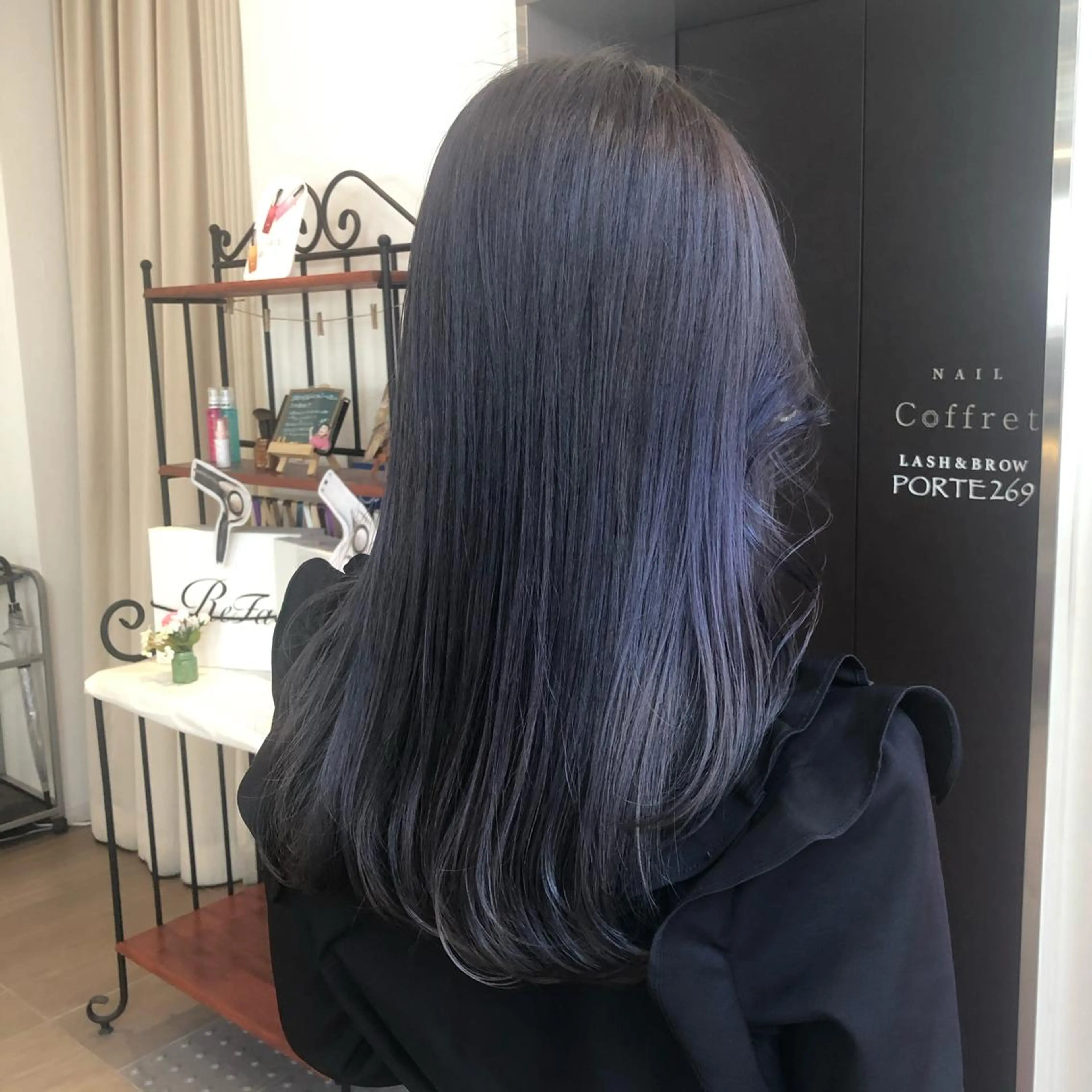 セミロング 井上 由衣のヘアスタイル