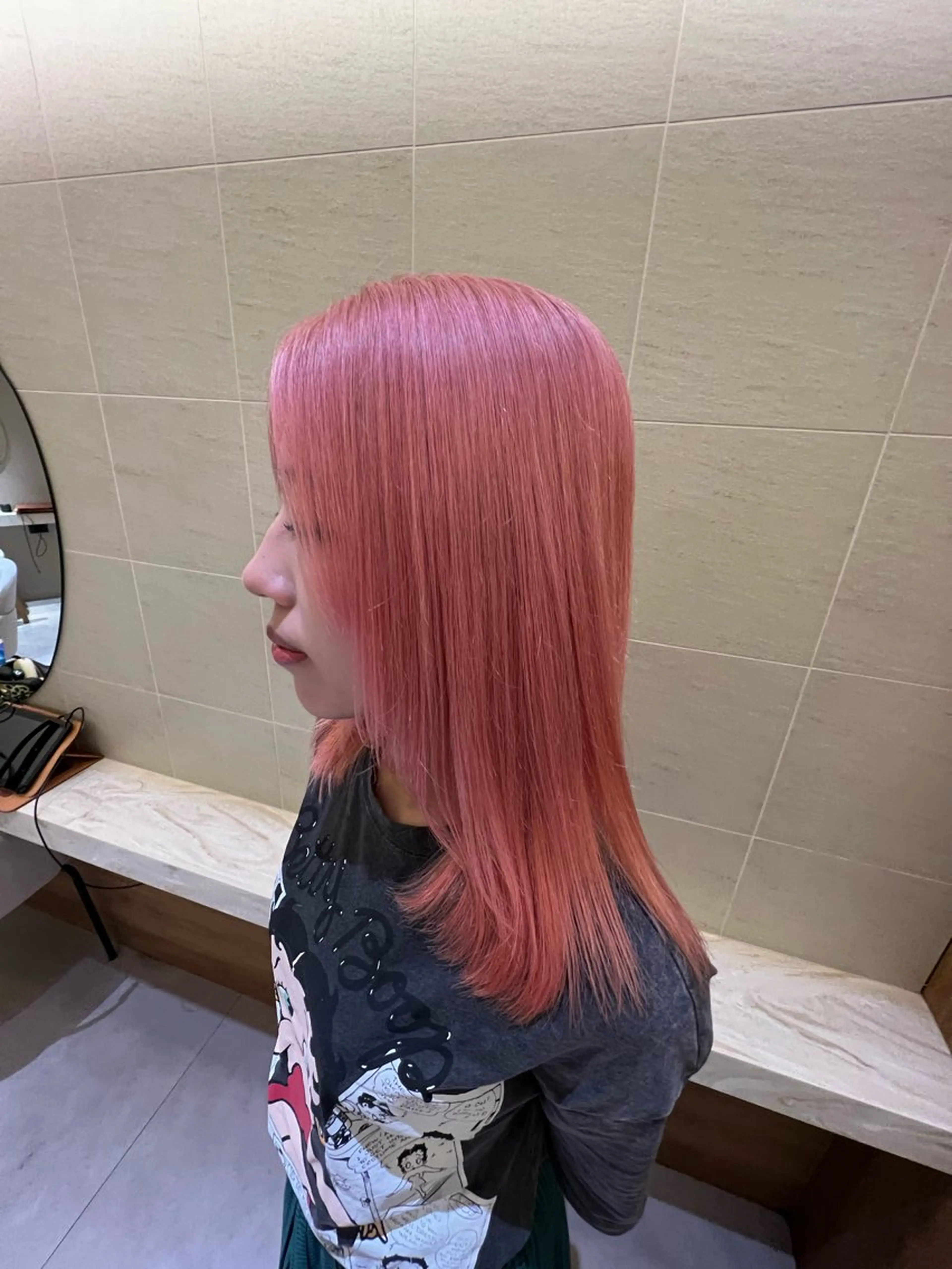 セミロング カラー ヘアカラー yiye shioriのヘアスタイル