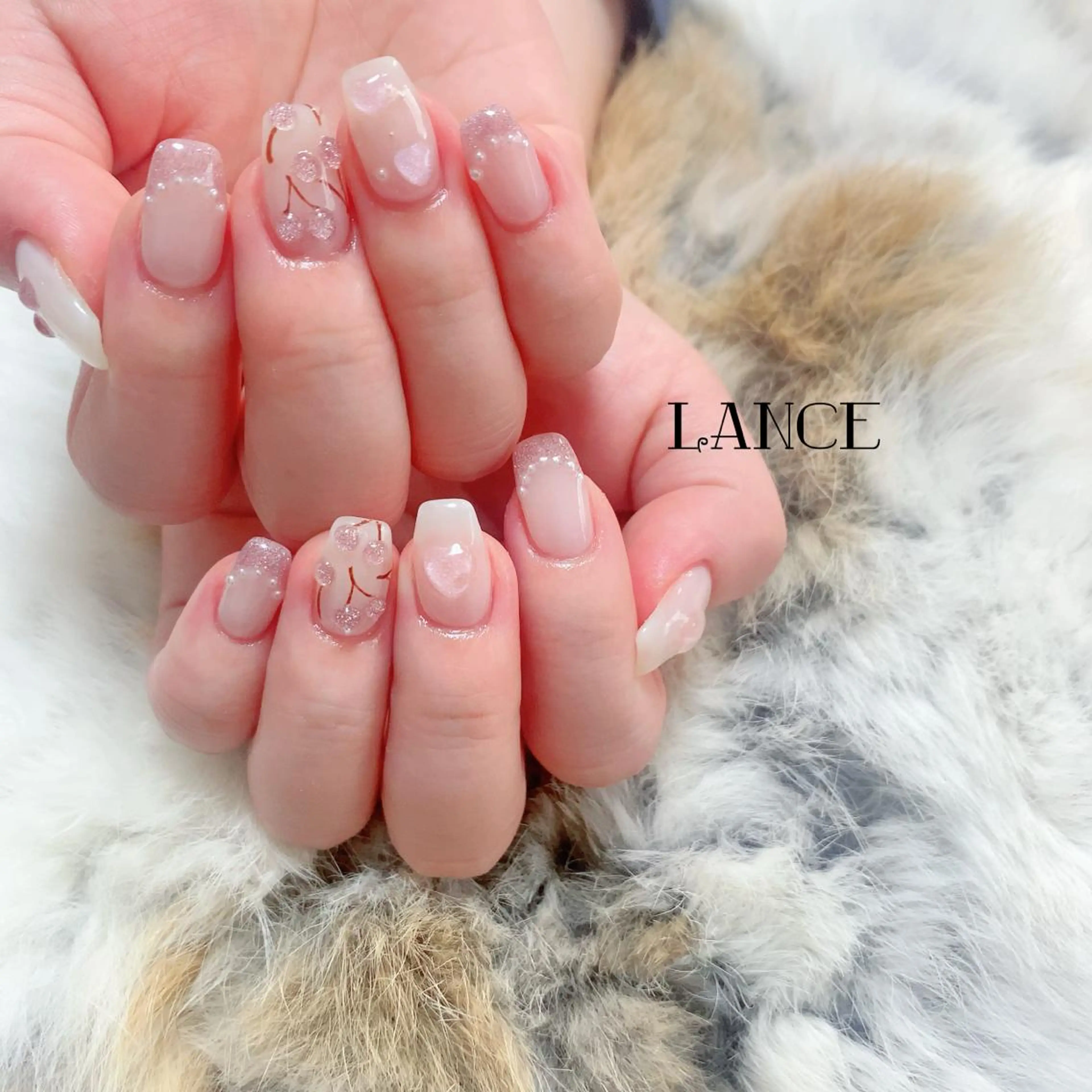 ミディアム ネイル オーロラネイル フレンチネイル キラキラネイル シンプルネイル 春ネイル ハンドネイル Lance nailのネイルデザイン