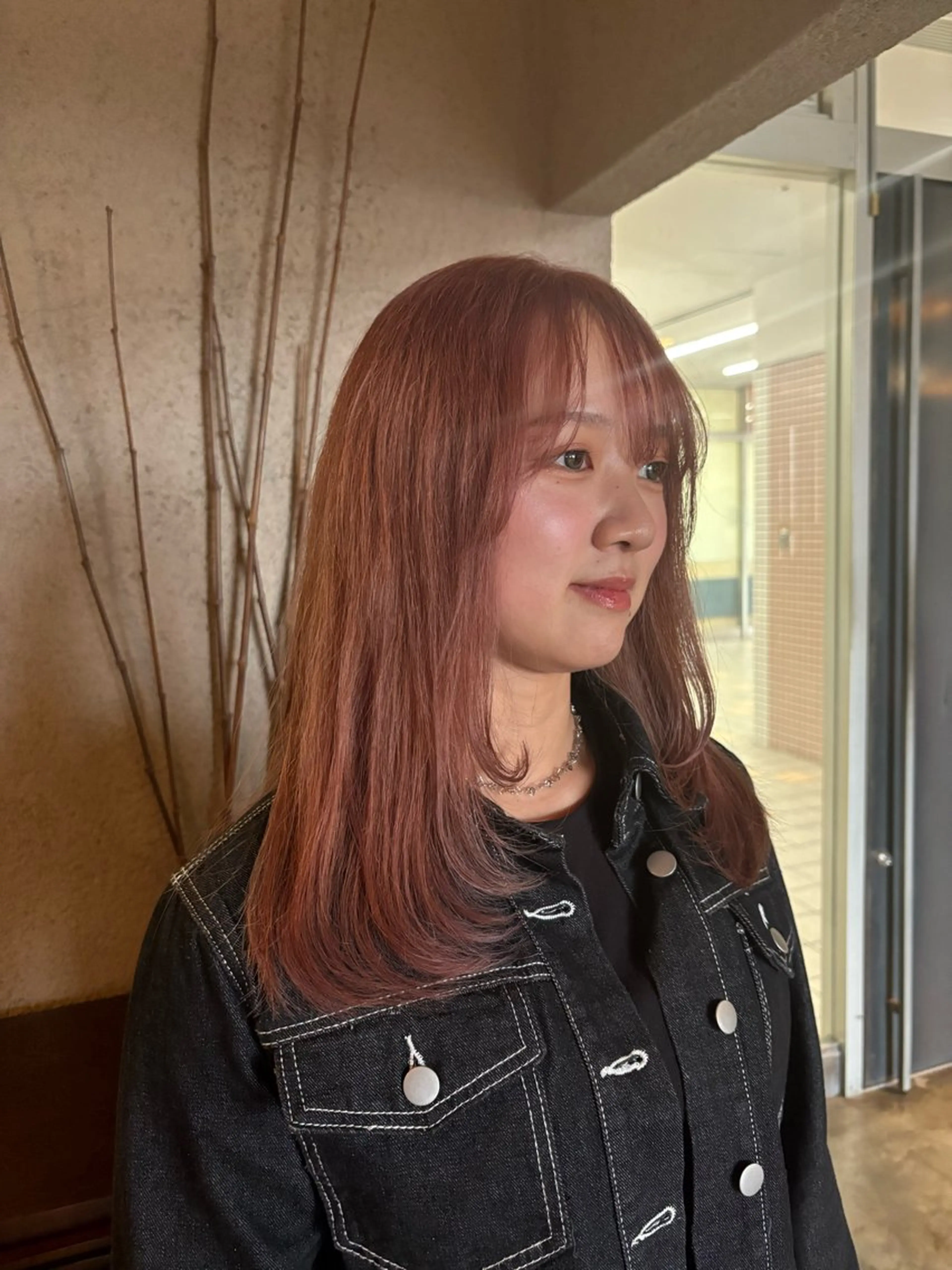 セミロング カラー ベージュカラー ブリーチ 顔周りカット レイヤーカット ヘアカラー SARAJU仁川 _aya🌼のヘアスタイル