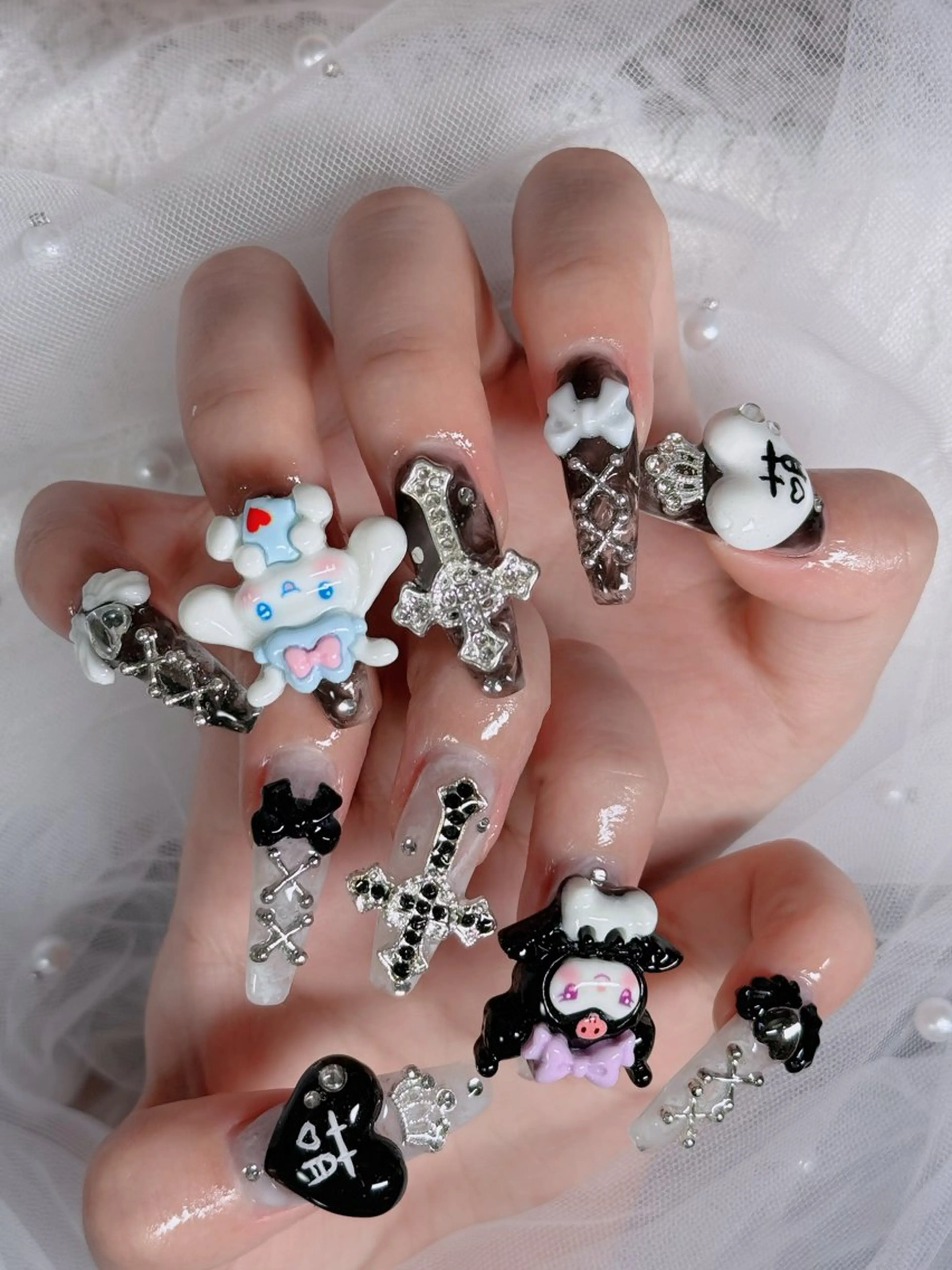ネイル フレンチネイル ジェルネイル ガラスフレンチ ハロウィン ハート H.baby Nail Salonのネイルデザイン