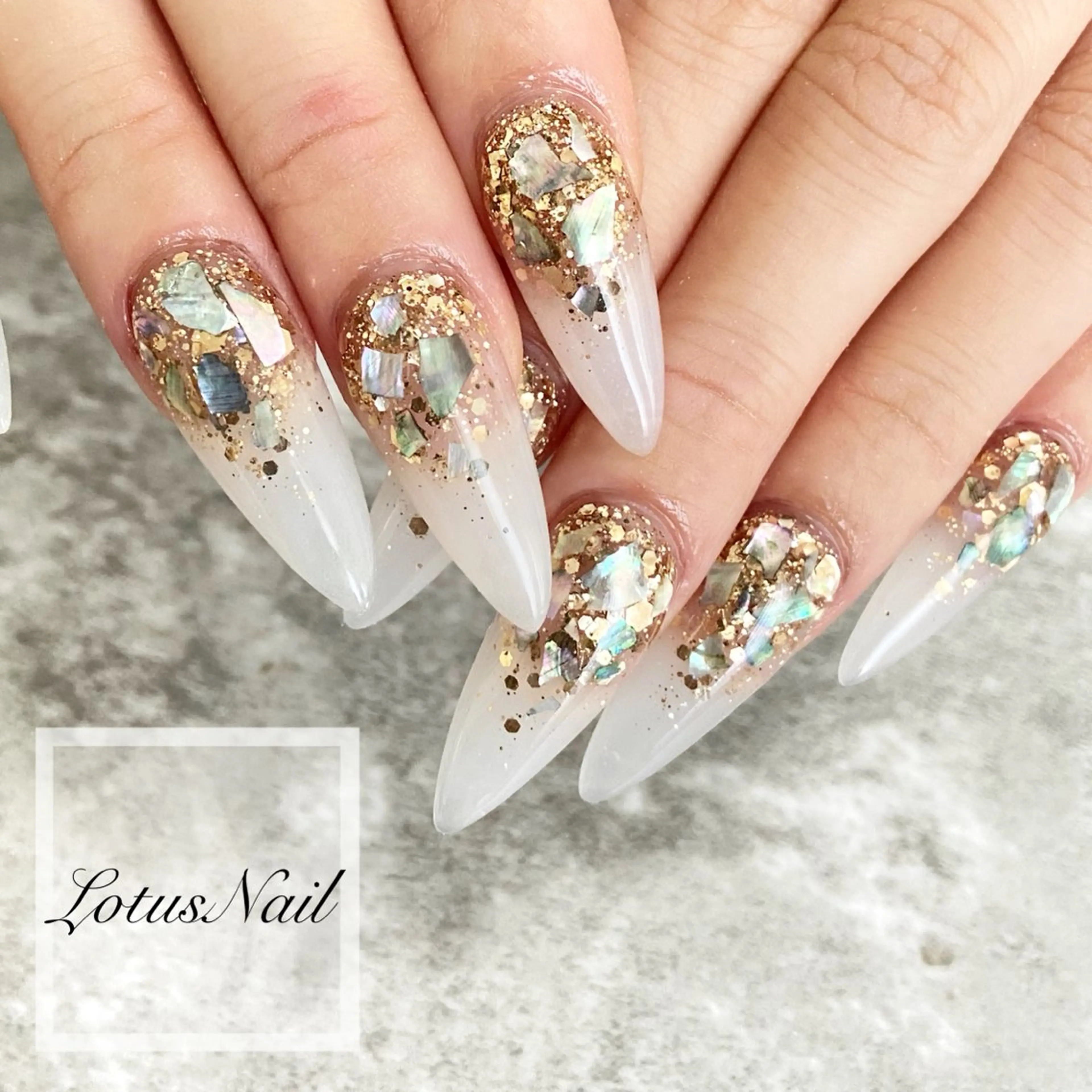ネイル ロングネイル Lotus Nailのネイルデザイン